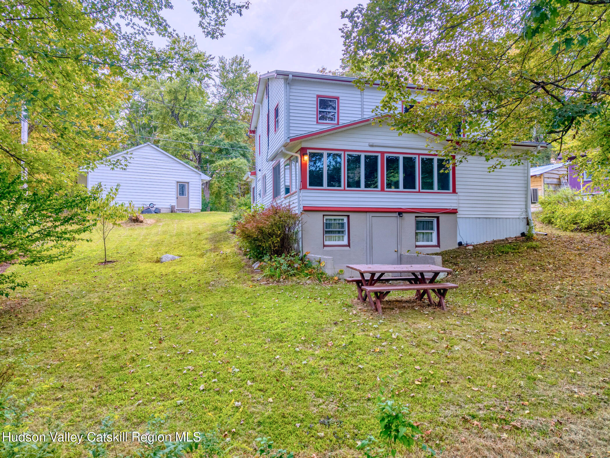 New Paltz, New York 12561, United States, 3 Bedrooms Bedrooms, ,2 BathroomsBathrooms,Residential,Active,219081
