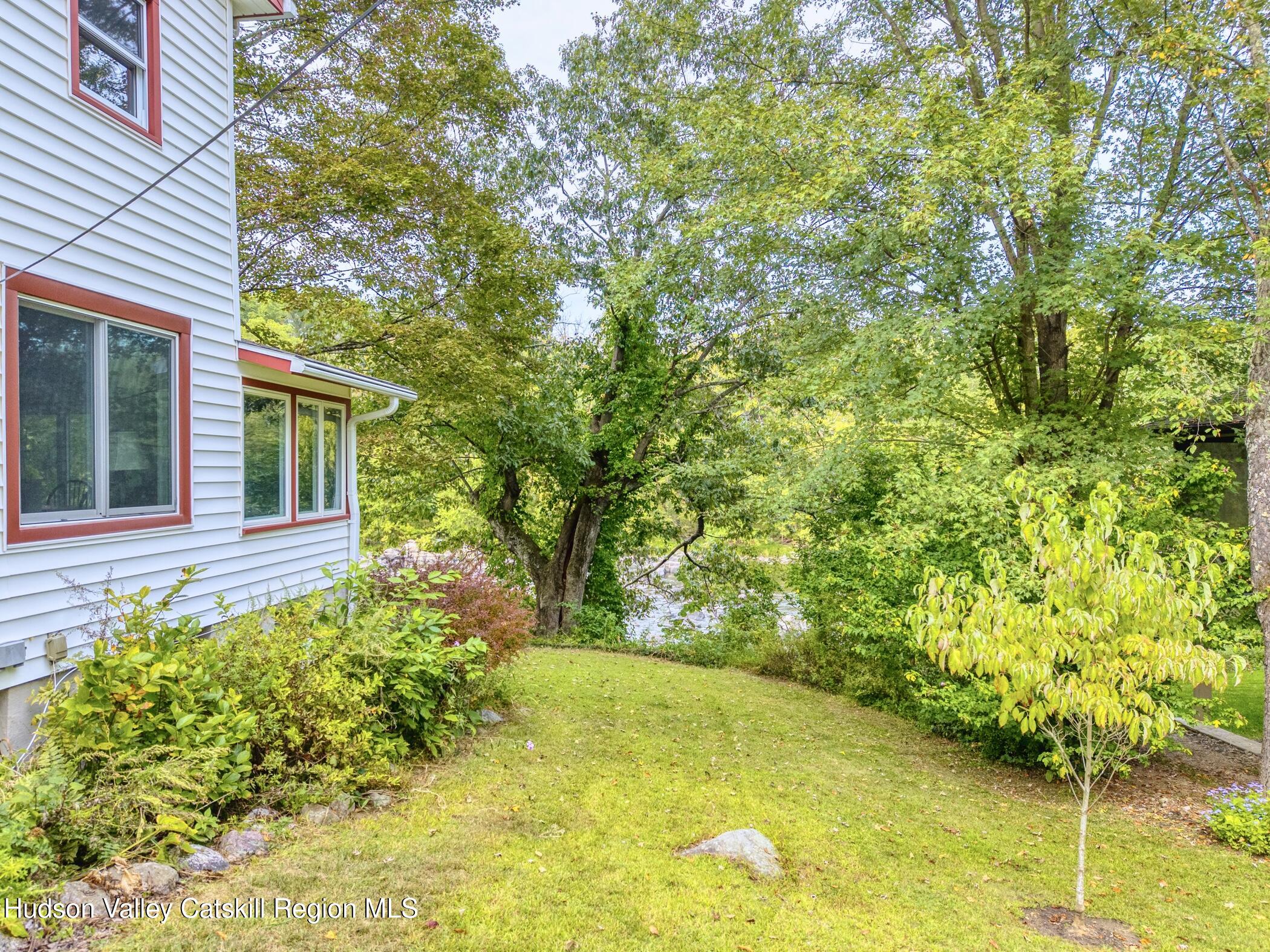 New Paltz, New York 12561, United States, 3 Bedrooms Bedrooms, ,2 BathroomsBathrooms,Residential,Active,219081