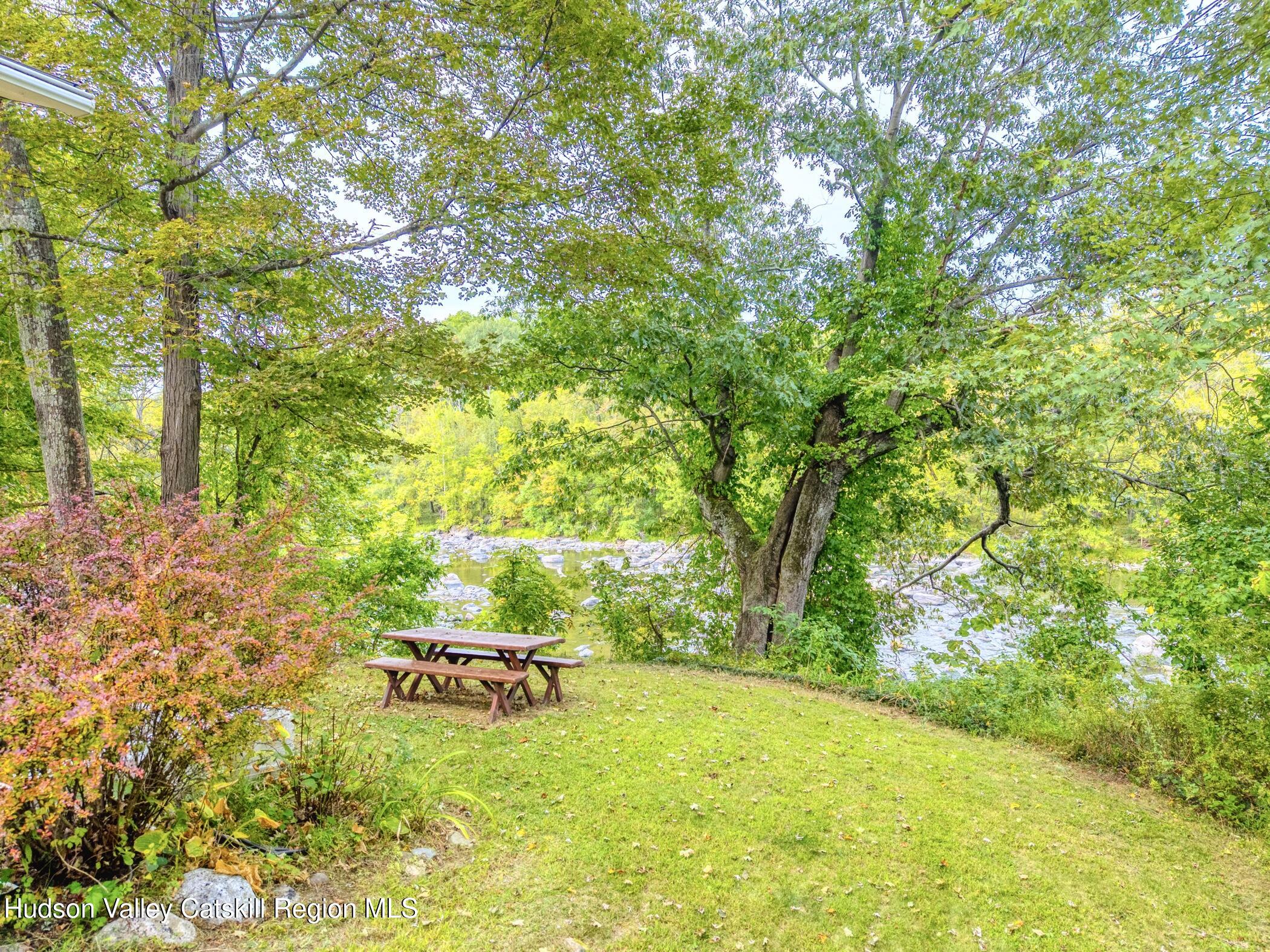 New Paltz, New York 12561, United States, 3 Bedrooms Bedrooms, ,2 BathroomsBathrooms,Residential,Active,219081