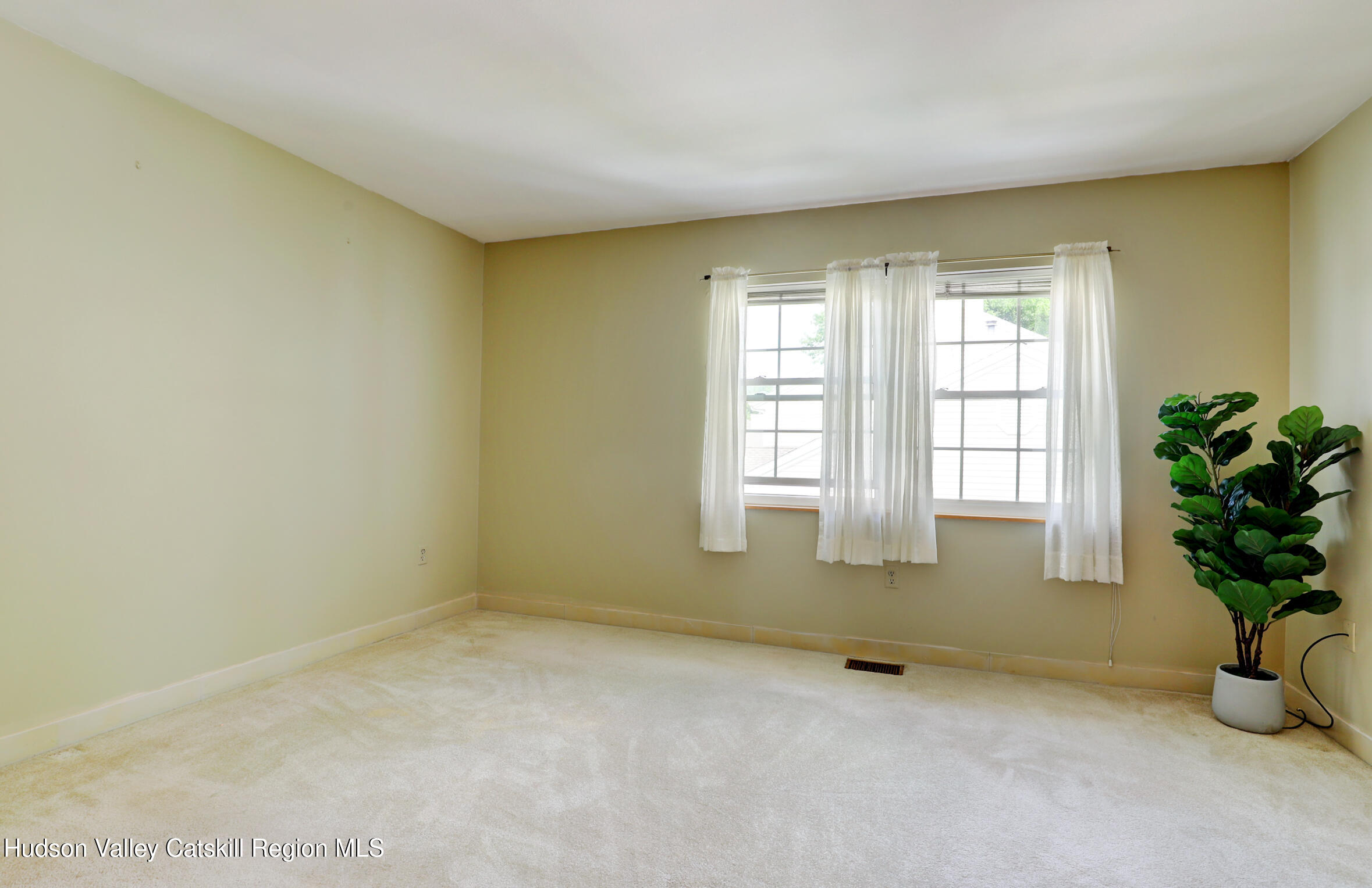 Lake Katrine, New York 12449, United States, 2 Bedrooms Bedrooms, ,2 BathroomsBathrooms,Residential,Pending,155111