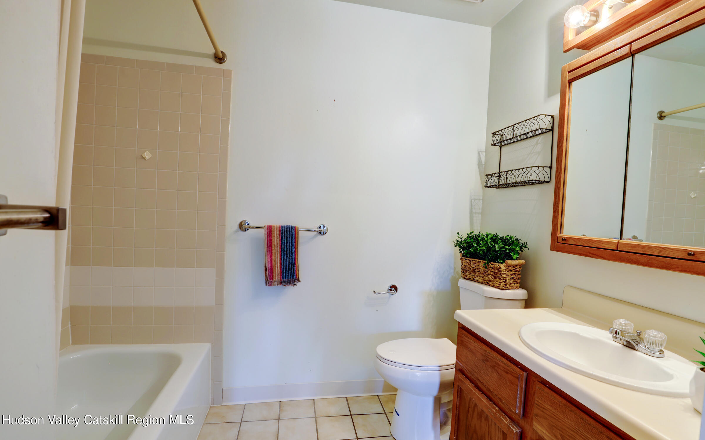 Lake Katrine, New York 12449, United States, 2 Bedrooms Bedrooms, ,2 BathroomsBathrooms,Residential,Pending,155111