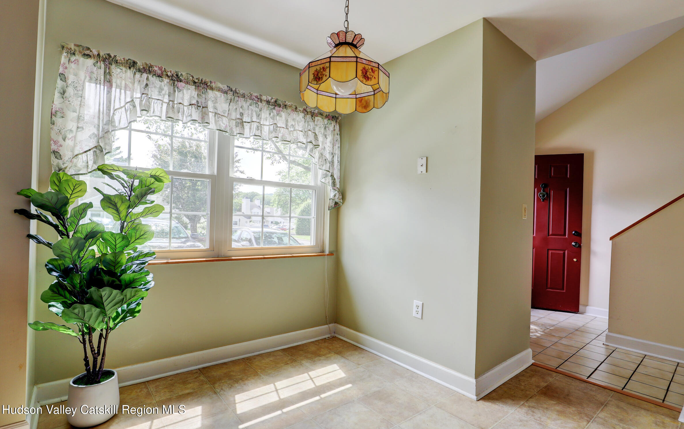 Lake Katrine, New York 12449, United States, 2 Bedrooms Bedrooms, ,2 BathroomsBathrooms,Residential,Pending,155111