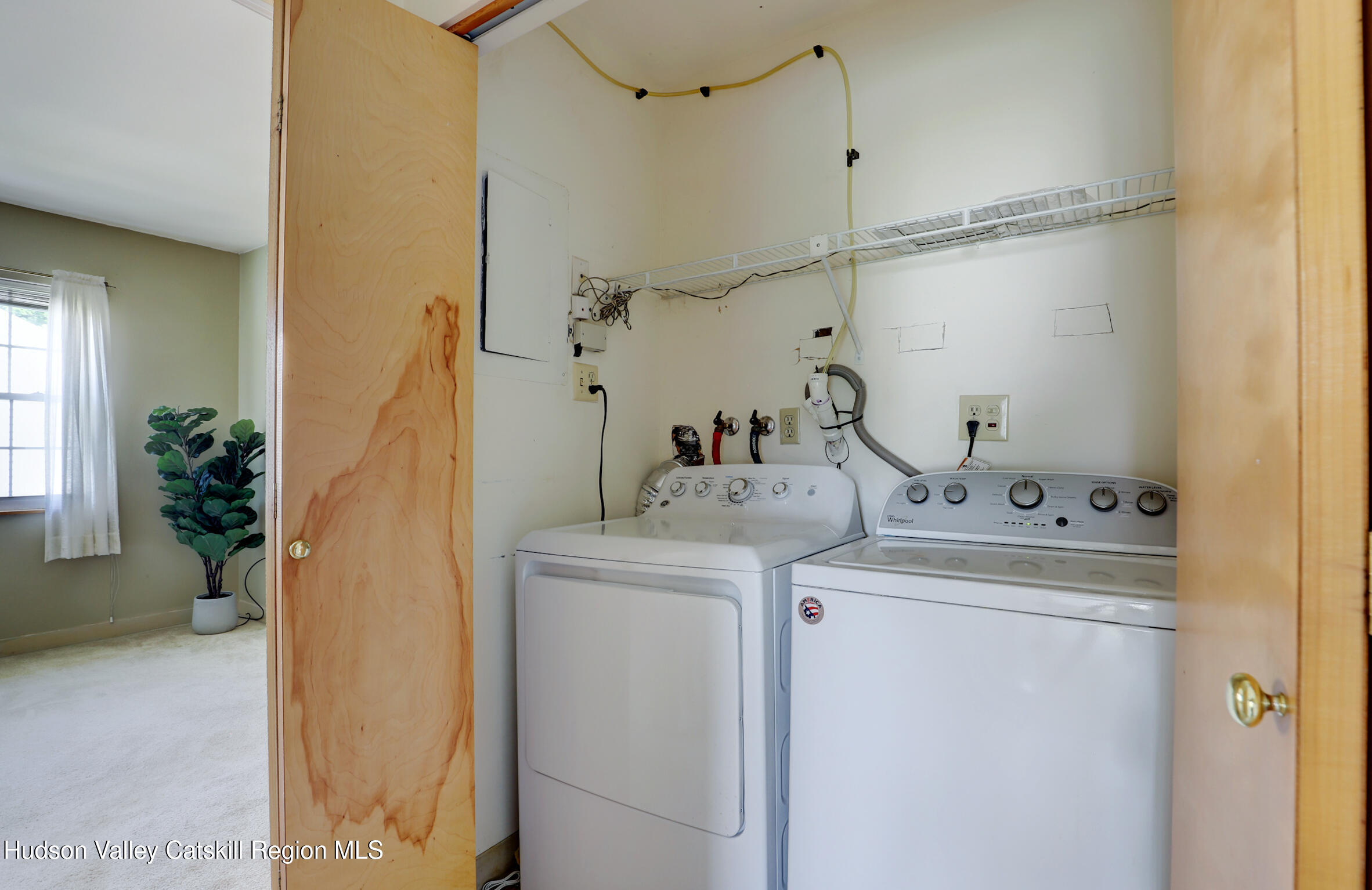 Lake Katrine, New York 12449, United States, 2 Bedrooms Bedrooms, ,2 BathroomsBathrooms,Residential,Pending,155111