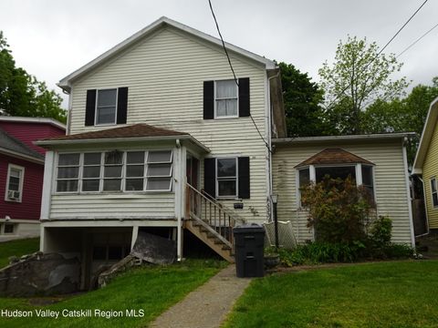 Homes For Sale - 533 Clinton Street<br/> Hudson, NY 12534
