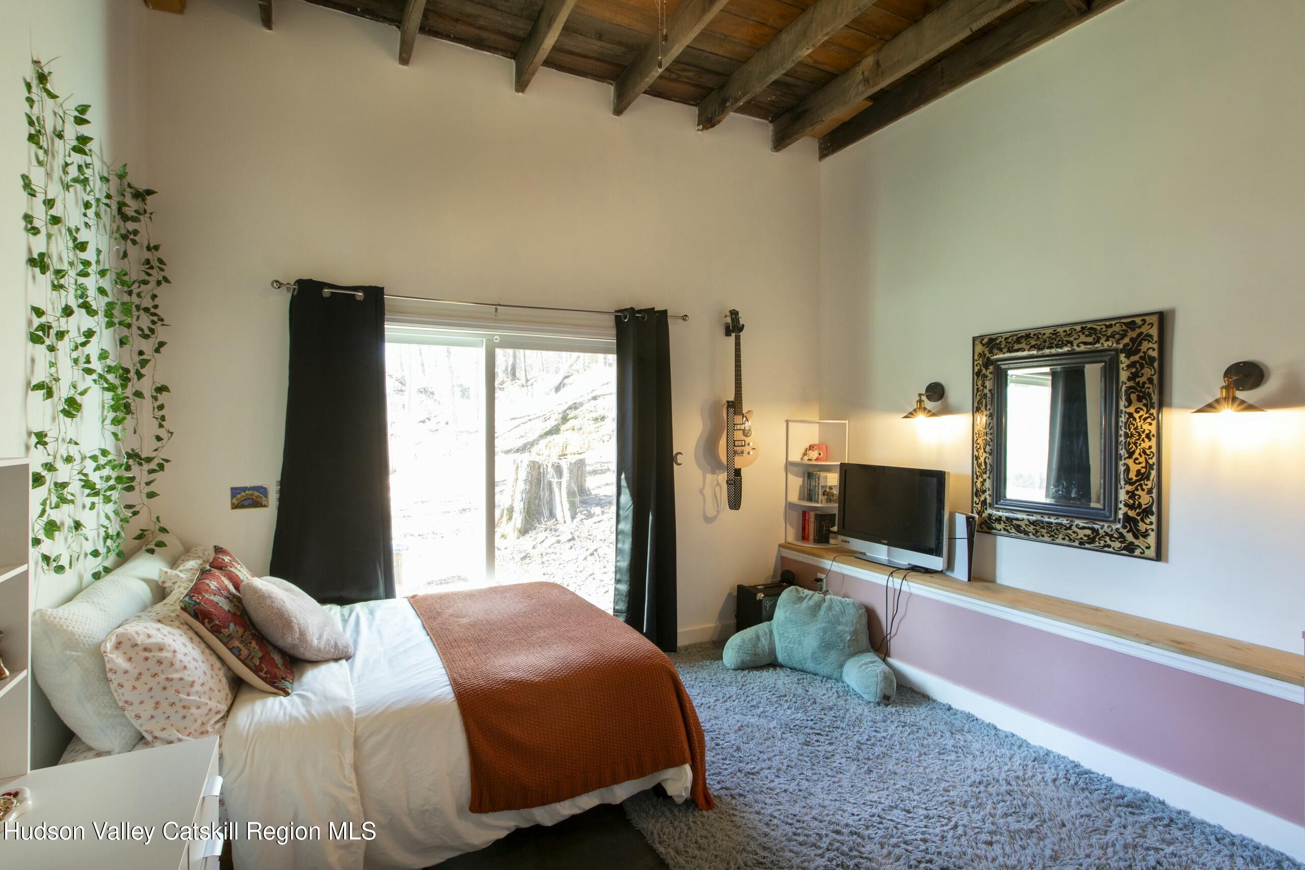 Woodstock, New York 12498, United States, 2 Bedrooms Bedrooms, ,2 BathroomsBathrooms,Residential,Active,77006