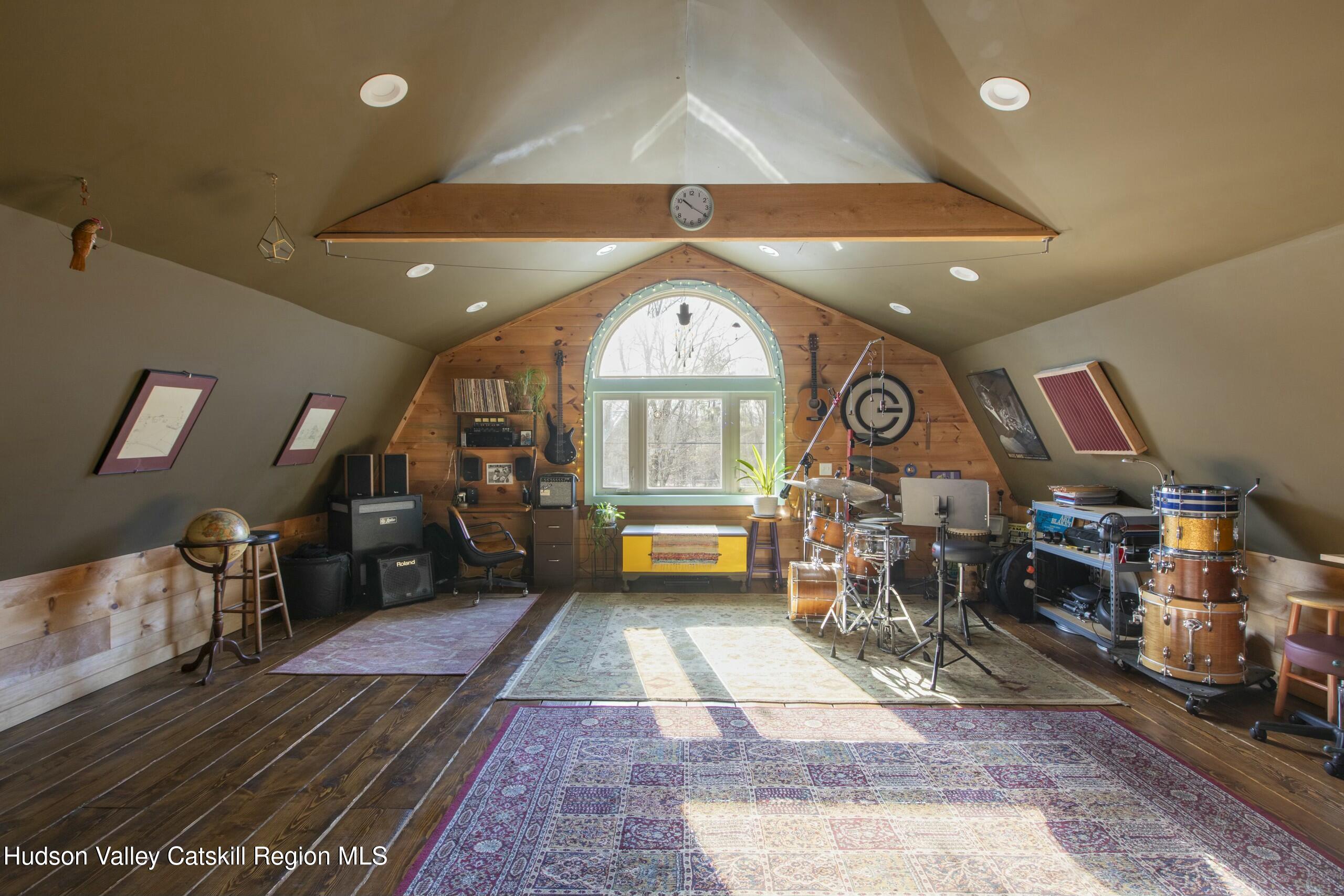 Woodstock, New York 12498, United States, 2 Bedrooms Bedrooms, ,2 BathroomsBathrooms,Residential,Active,77006