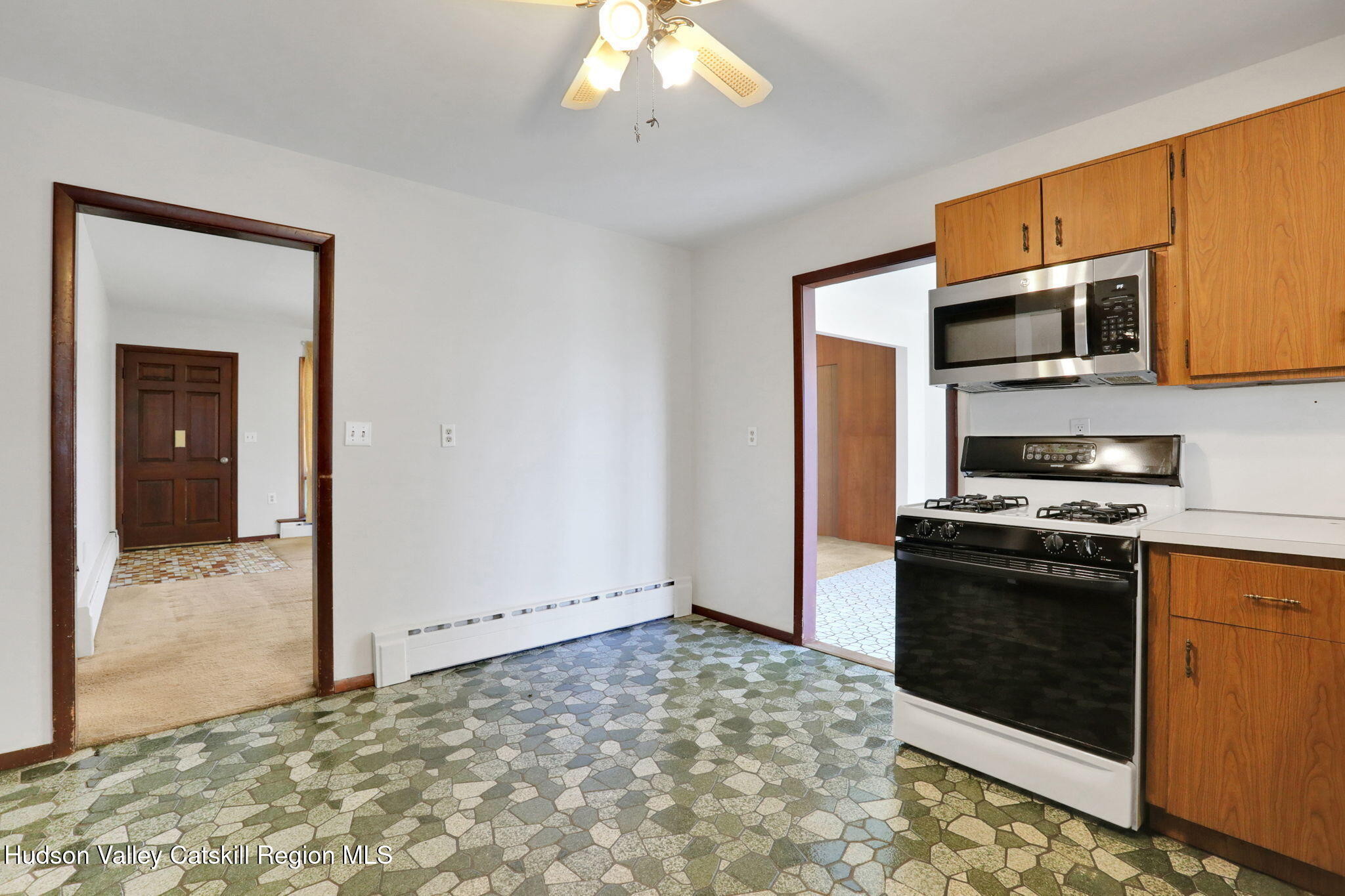 New Paltz, New York 12561, United States, 3 Bedrooms Bedrooms, ,1 BathroomBathrooms,Residential,Active,94127