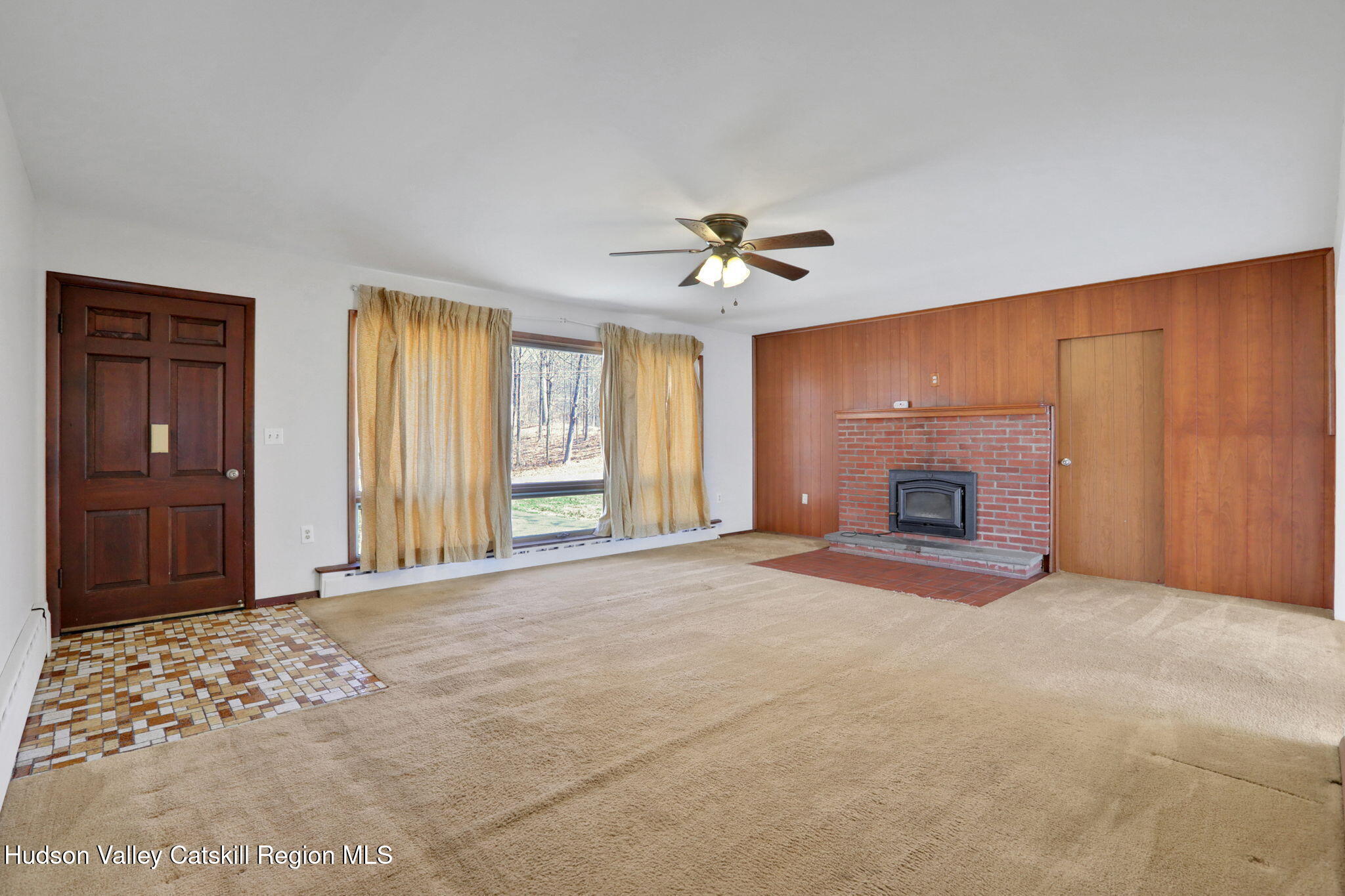 New Paltz, New York 12561, United States, 3 Bedrooms Bedrooms, ,1 BathroomBathrooms,Residential,Active,94127