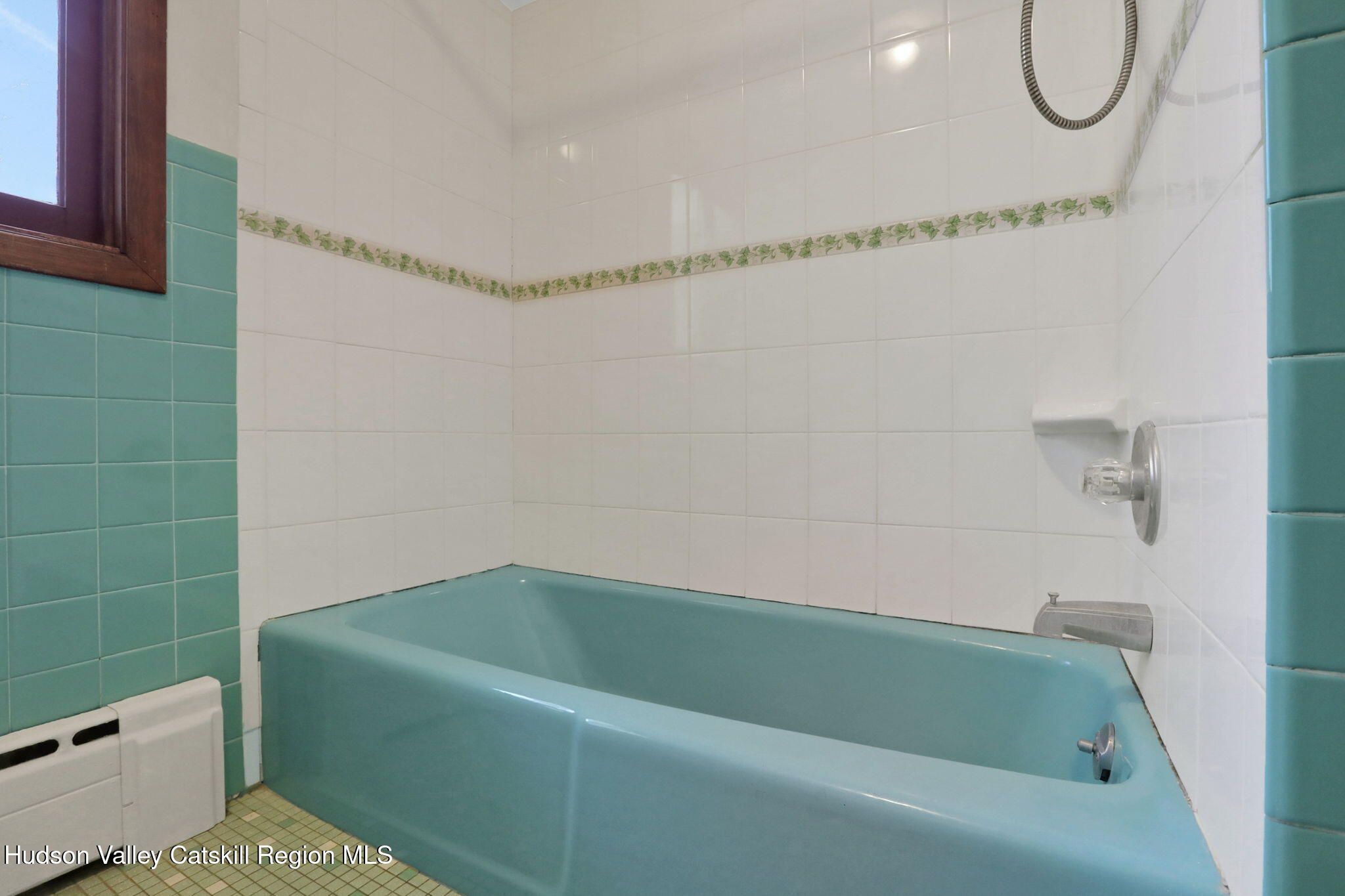 New Paltz, New York 12561, United States, 3 Bedrooms Bedrooms, ,1 BathroomBathrooms,Residential,Active,94127