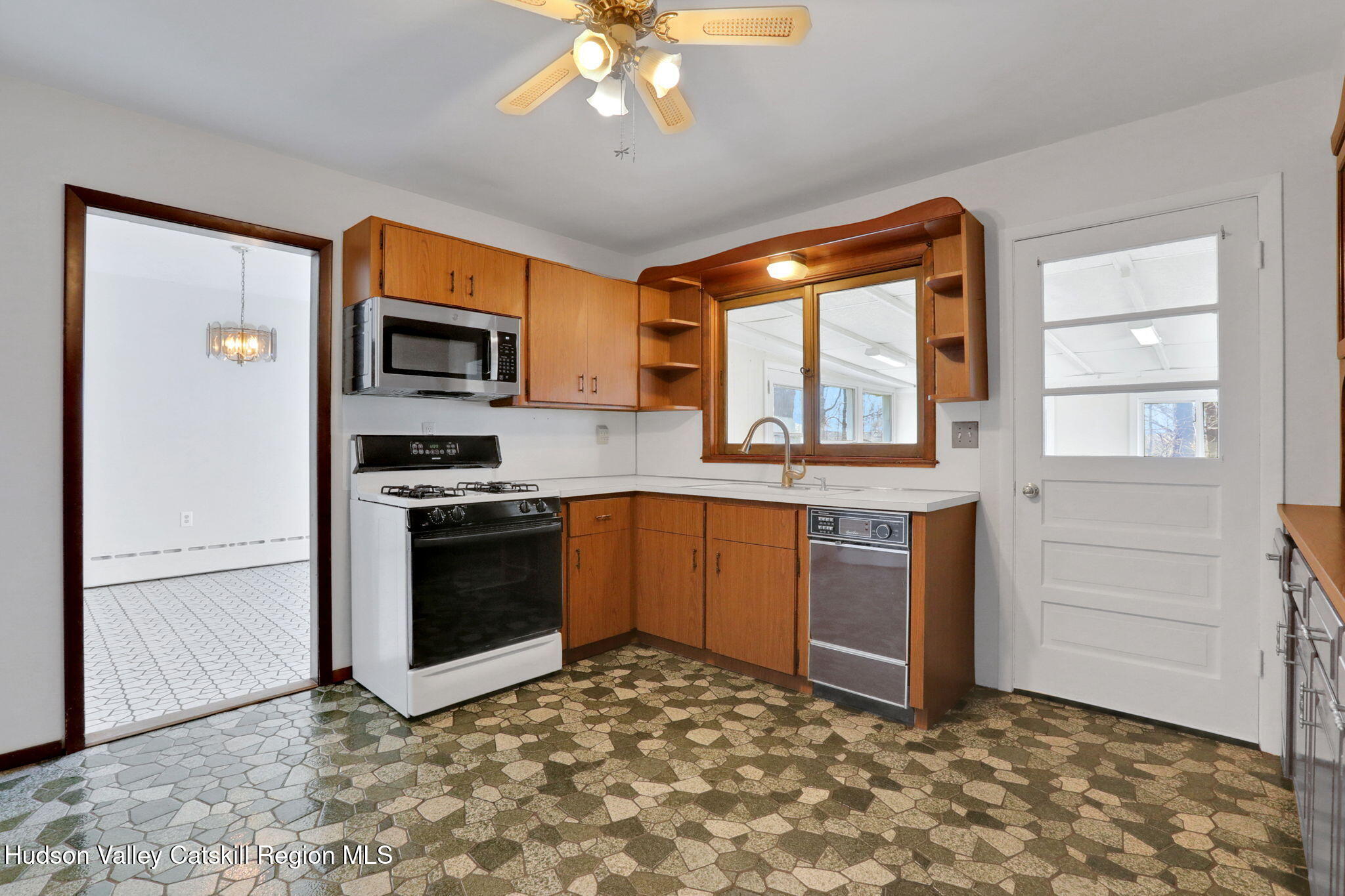 New Paltz, New York 12561, United States, 3 Bedrooms Bedrooms, ,1 BathroomBathrooms,Residential,Active,94127