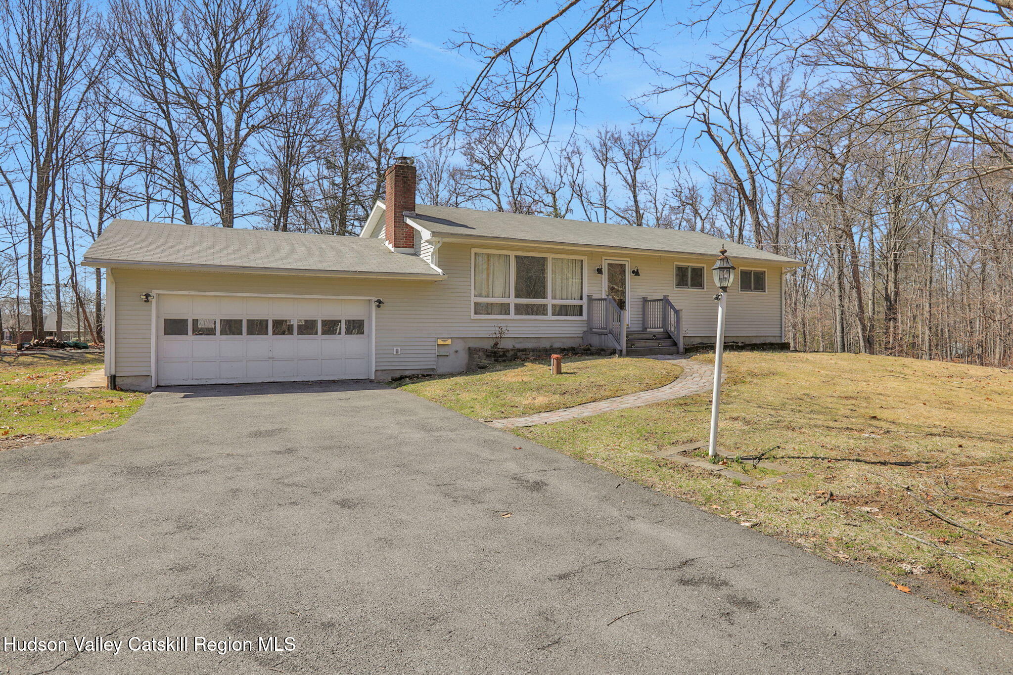 New Paltz, New York 12561, United States, 3 Bedrooms Bedrooms, ,1 BathroomBathrooms,Residential,Active,94127