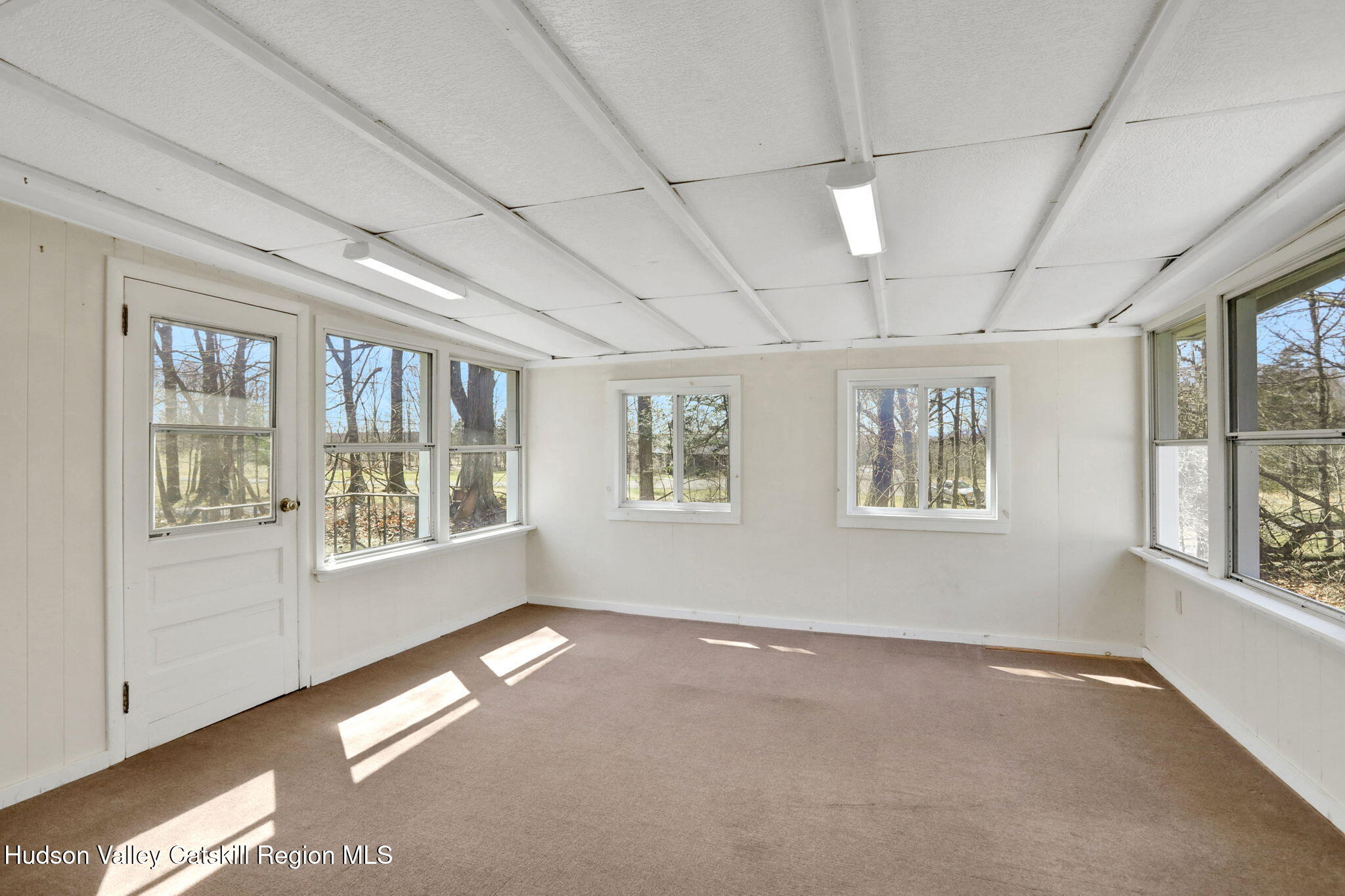 New Paltz, New York 12561, United States, 3 Bedrooms Bedrooms, ,1 BathroomBathrooms,Residential,Active,94127