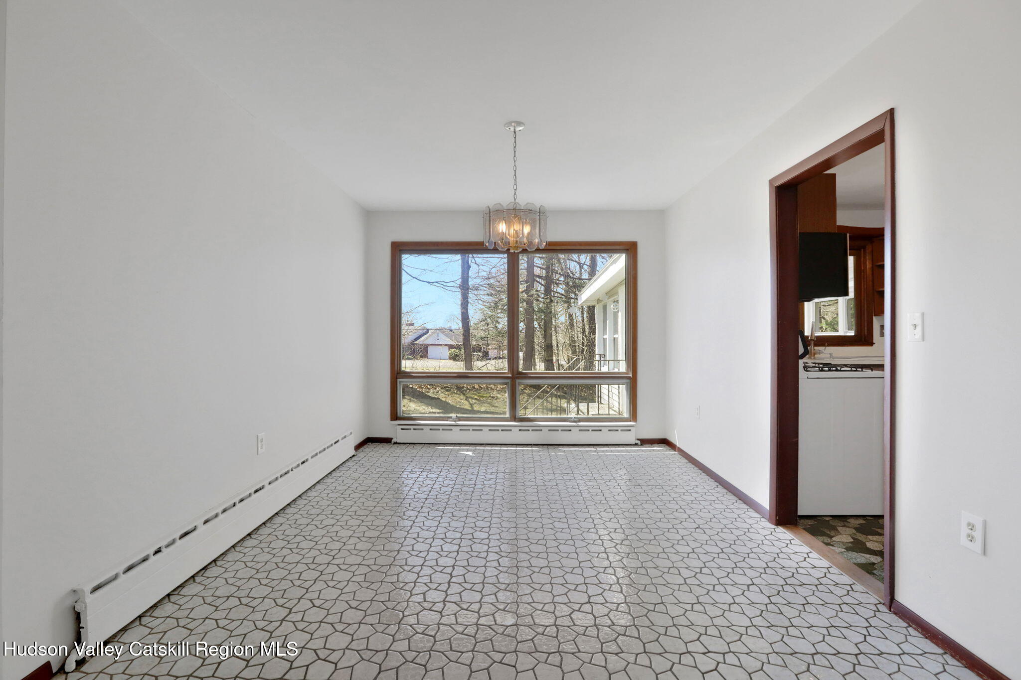 New Paltz, New York 12561, United States, 3 Bedrooms Bedrooms, ,1 BathroomBathrooms,Residential,Active,94127