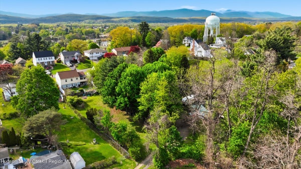 19 SCHOONMAKER LN, WOODSTOCK, NY 12498 - Image ebfda59827ec8e3f8bb8a4510b2dd524/1250702006