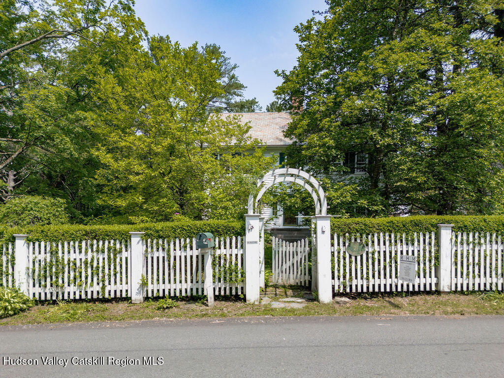 21 Cemetery Road, New Lebanon, New York image 37