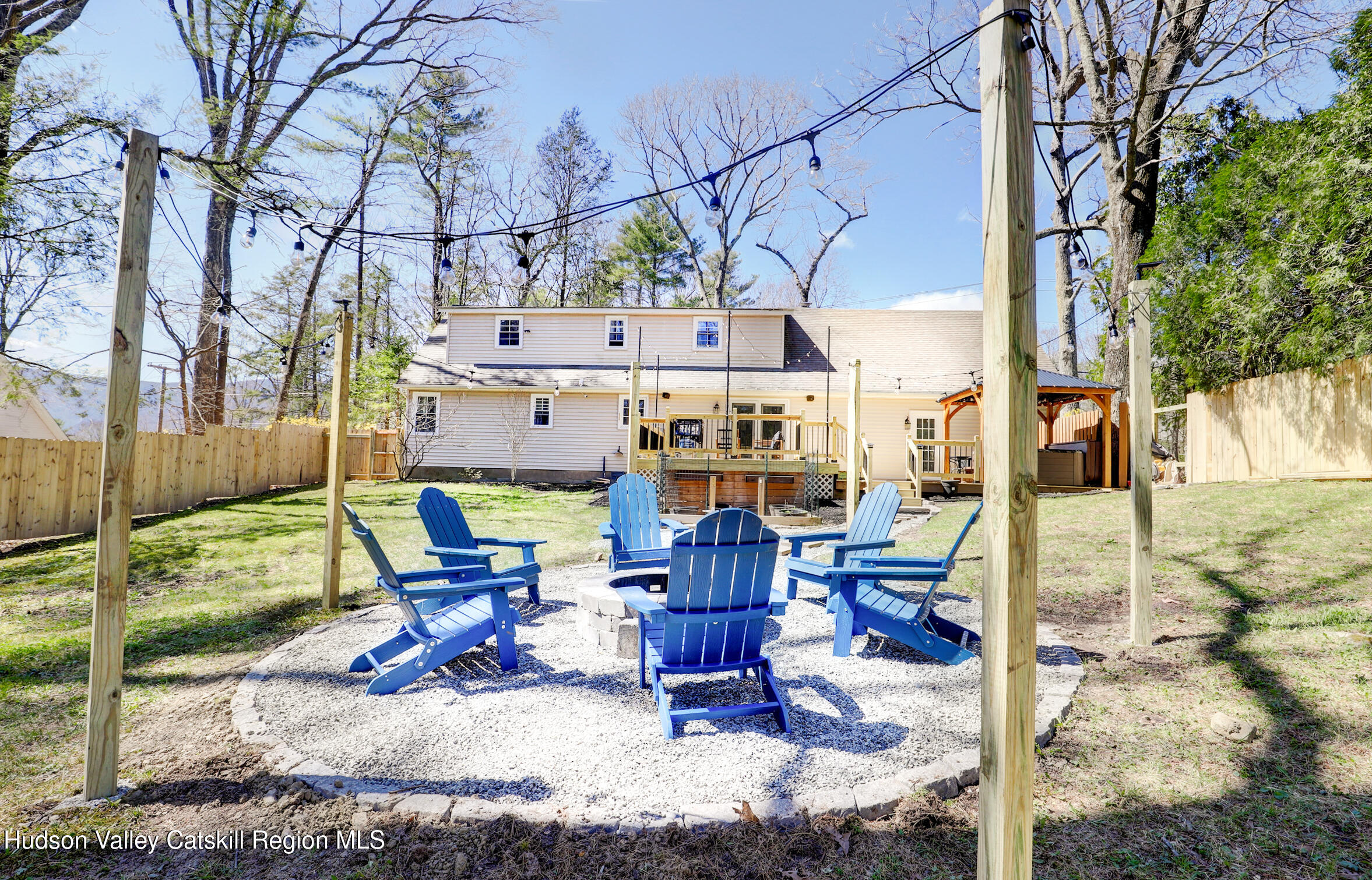 Saugerties, New York 12477, United States, 4 Bedrooms Bedrooms, ,2 BathroomsBathrooms,Residential,Active,214312