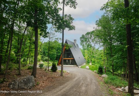 Photo of 40 Black Hawk Trail, Gardiner, NY 12525 (MLS # 20262397)