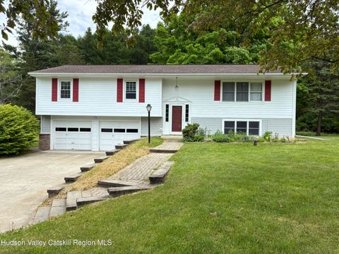 Homes For Rent - 50 Pleasant View Drive<br/> Hudson, NY 12534