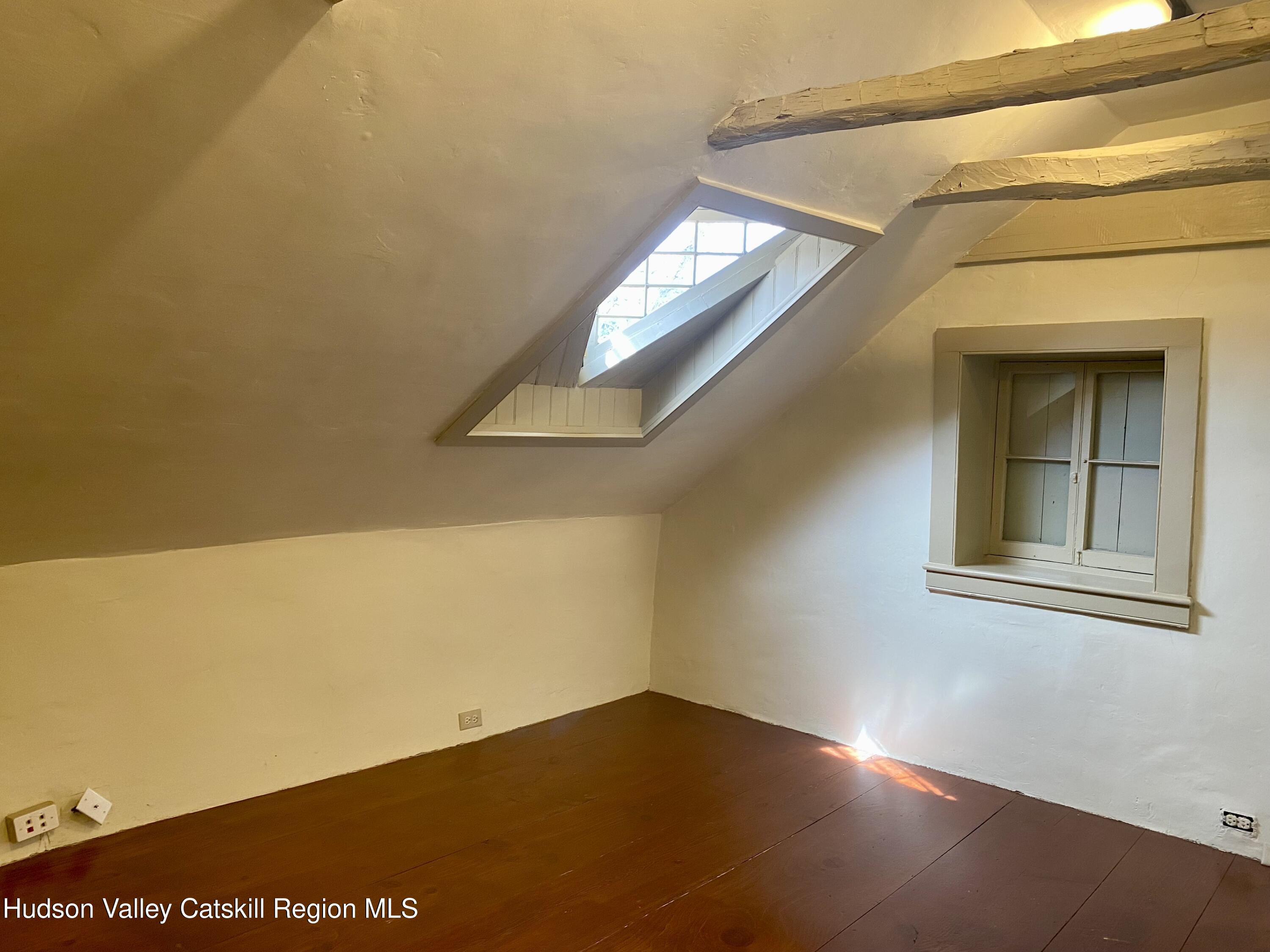 Kingston, New York 12401, United States, ,2 BathroomsBathrooms,Residential,Active,105197