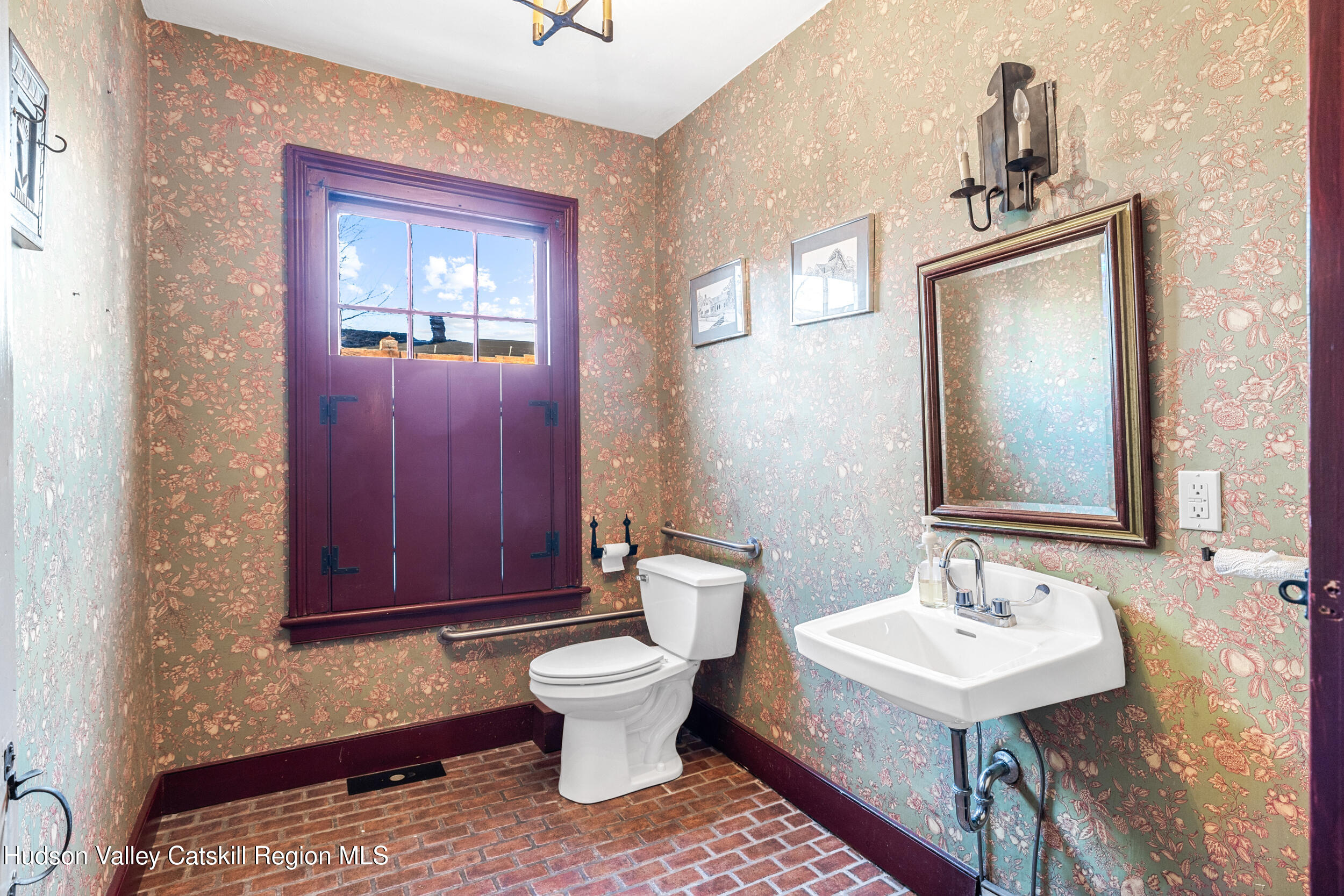 Kingston, New York 12401, United States, ,2 BathroomsBathrooms,Residential,Active,105197
