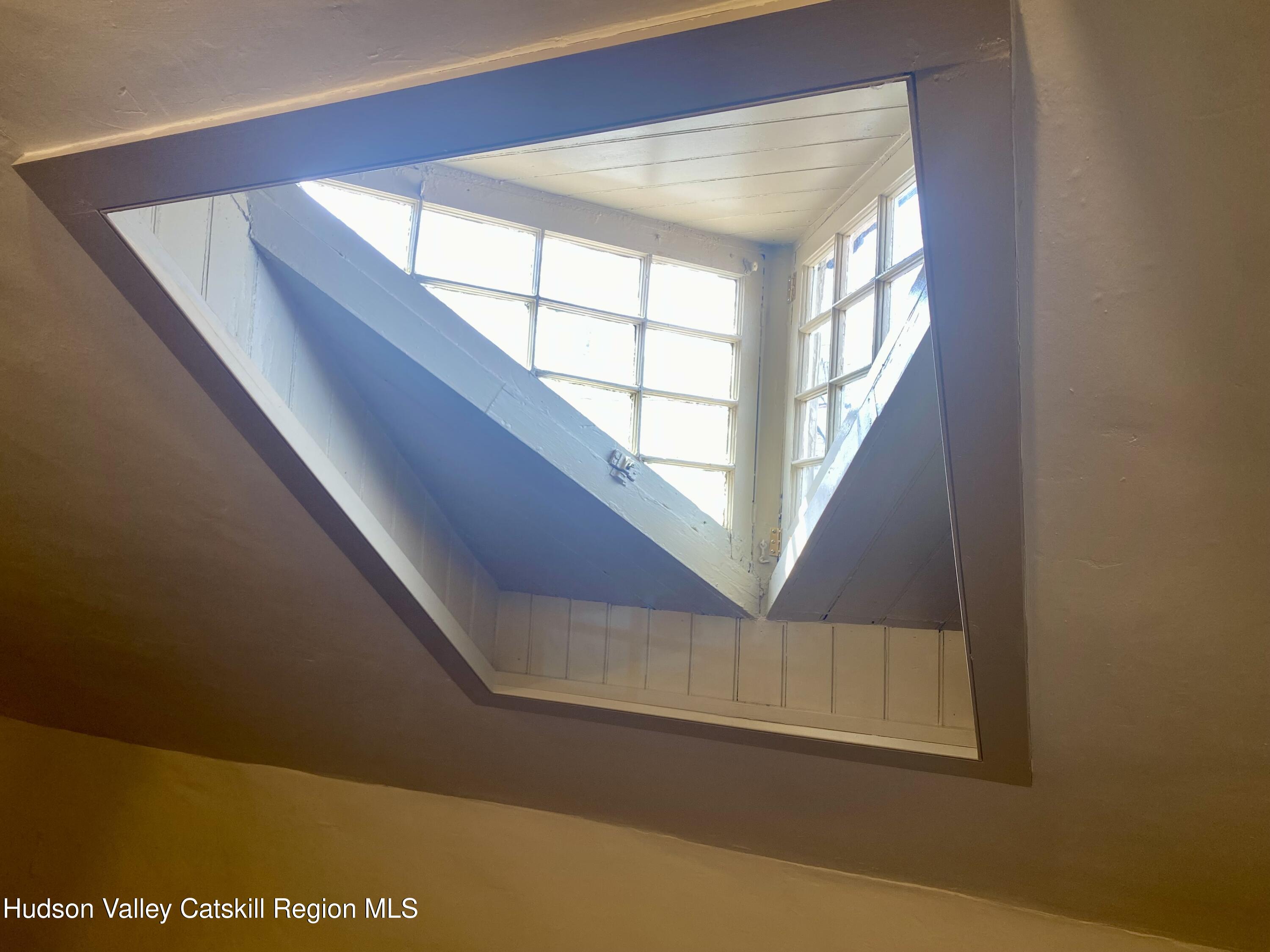 Kingston, New York 12401, United States, ,2 BathroomsBathrooms,Residential,Active,105197