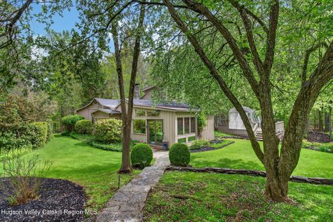 Photo of 27 Old Wagon Road Rd, Woodstock, NY 12498 (MLS # 20262131)