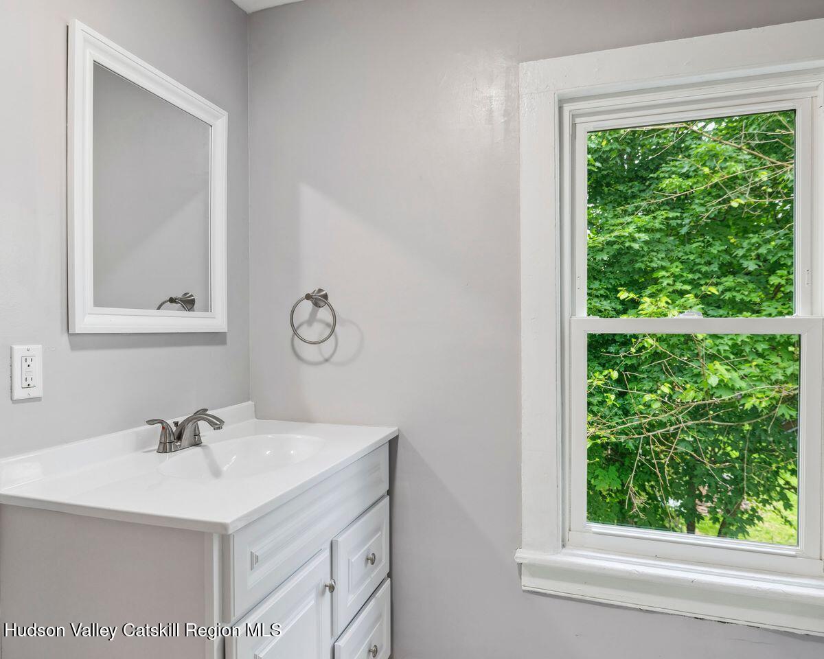 150 N 2nd Street, Esopus, Texas image 16