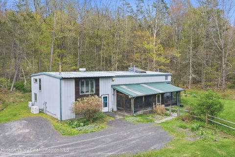 Photo of 4 Ashley Lane, Woodstock, NY 12498 (MLS # 20262075)