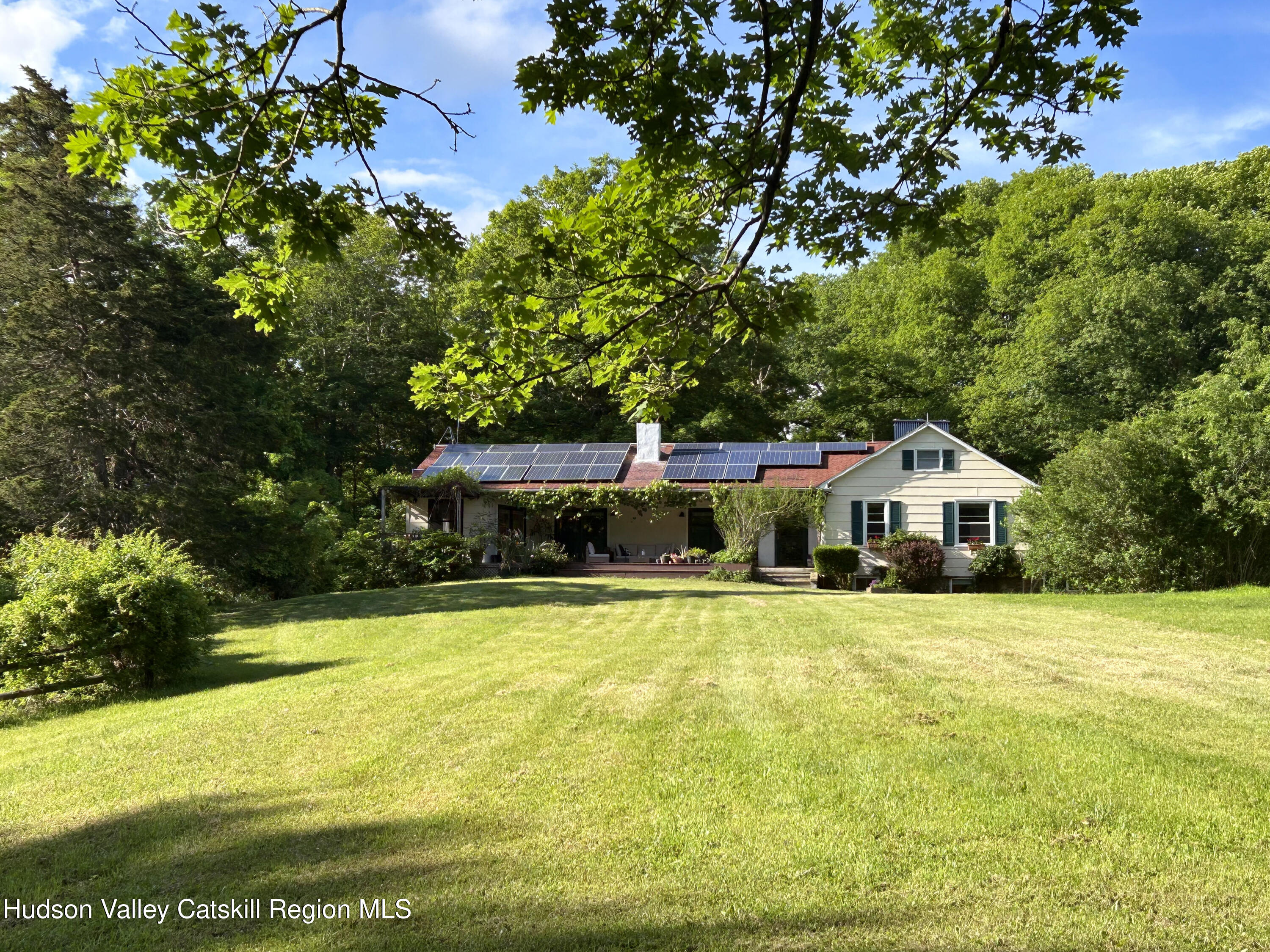 Property for Sale at 325 Metzger Road, Rhinebeck, New York - Bedrooms: 4 
Bathrooms: 3 
Rooms: 10  - $1,195,000