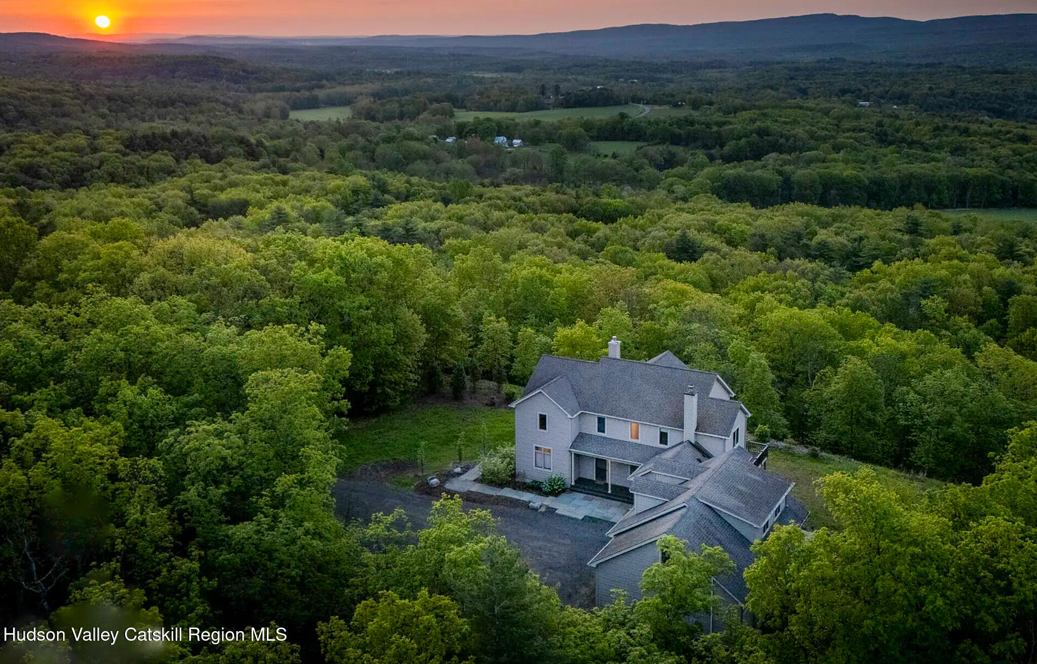 Kerhonkson, New York 12446, United States, 4 Bedrooms Bedrooms, ,3 BathroomsBathrooms,Residential,Active,129039