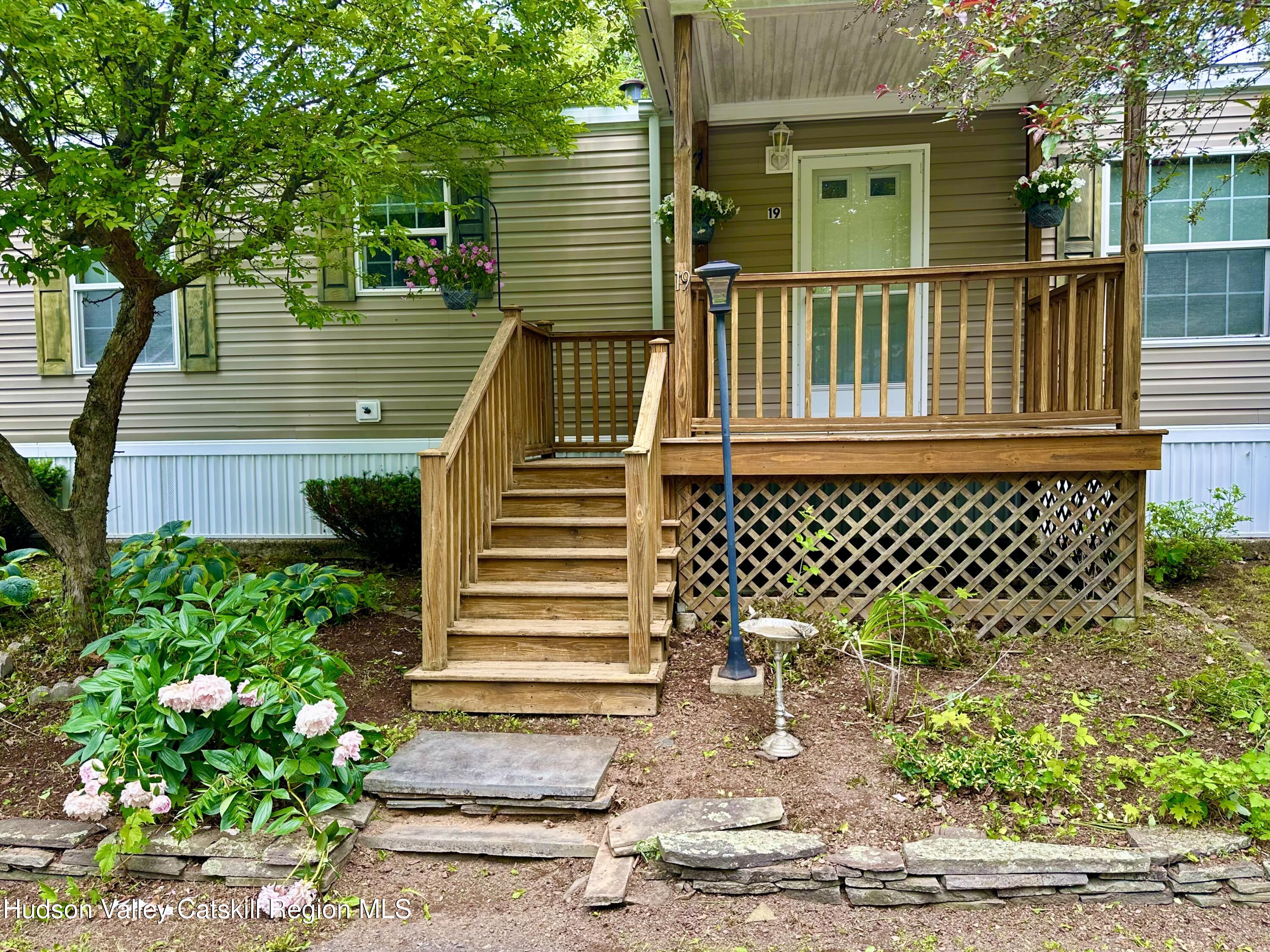 296 Rte 295 Lot 19, Chatham, New York - 2 Bedrooms  
2 Bathrooms  
5 Rooms - 