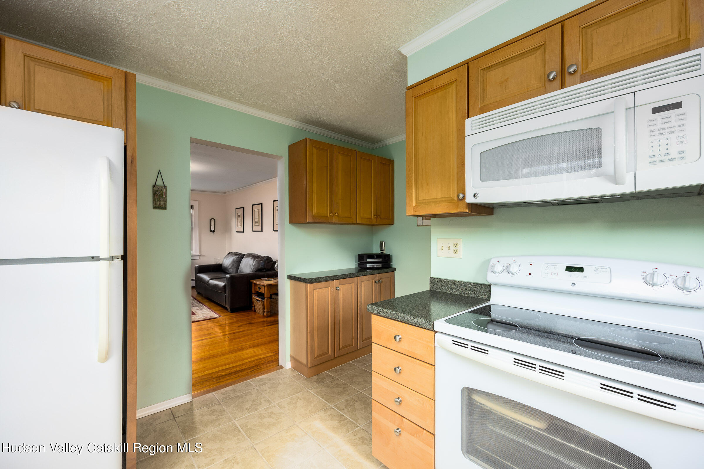 New Paltz, New York 12561, United States, 3 Bedrooms Bedrooms, ,1 BathroomBathrooms,Residential,Active,171854