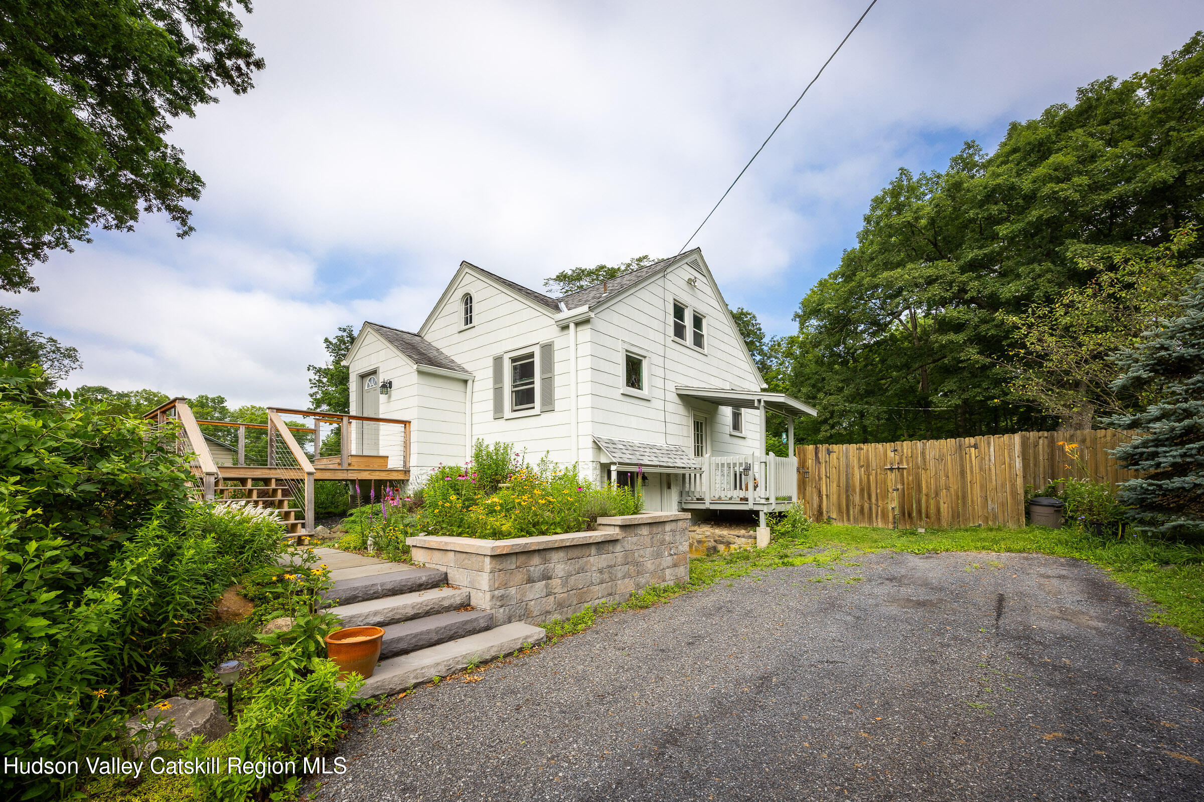 New Paltz, New York 12561, United States, 3 Bedrooms Bedrooms, ,1 BathroomBathrooms,Residential,Active,171854