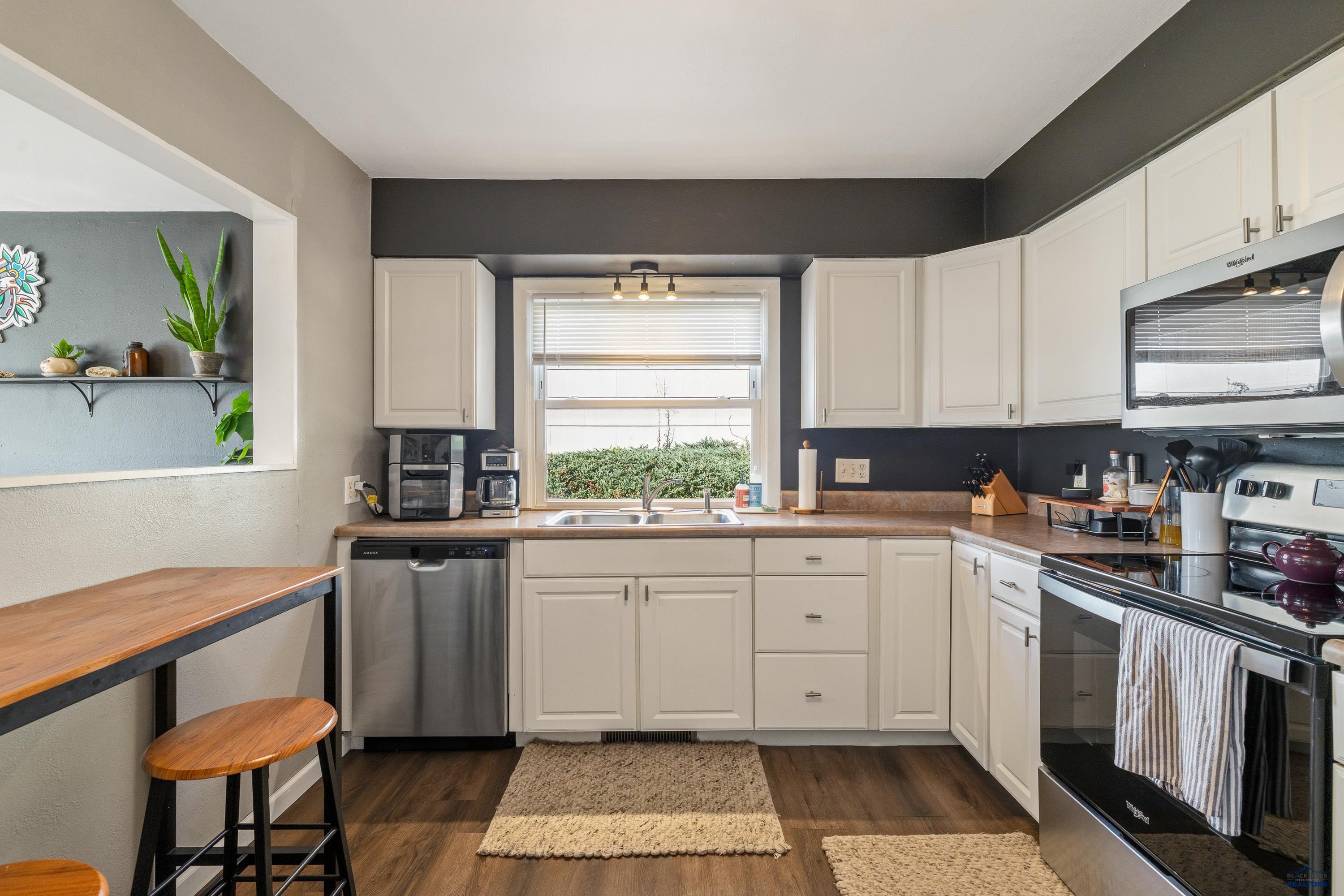 610 E IOWA