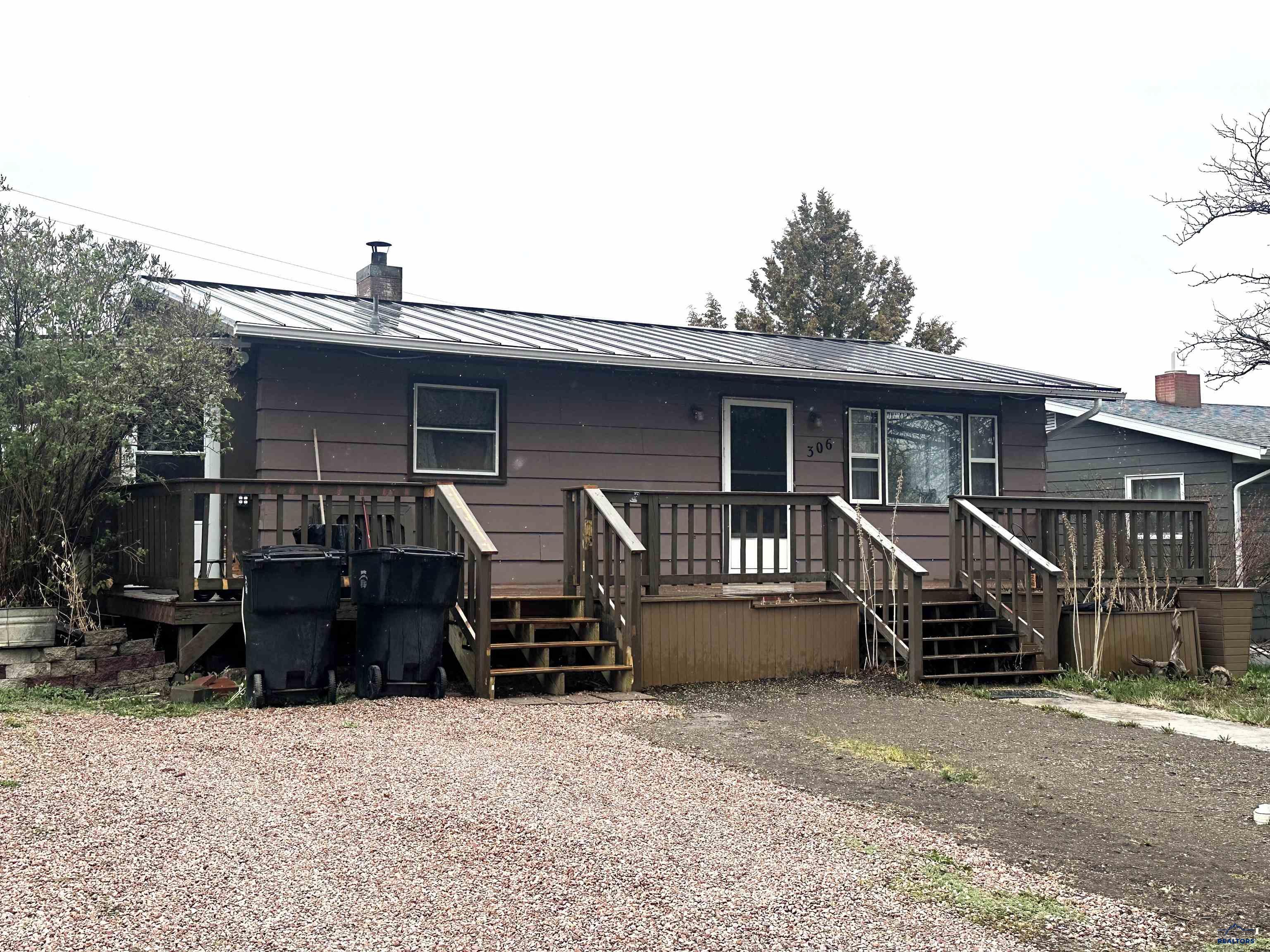 306 10TH AVE