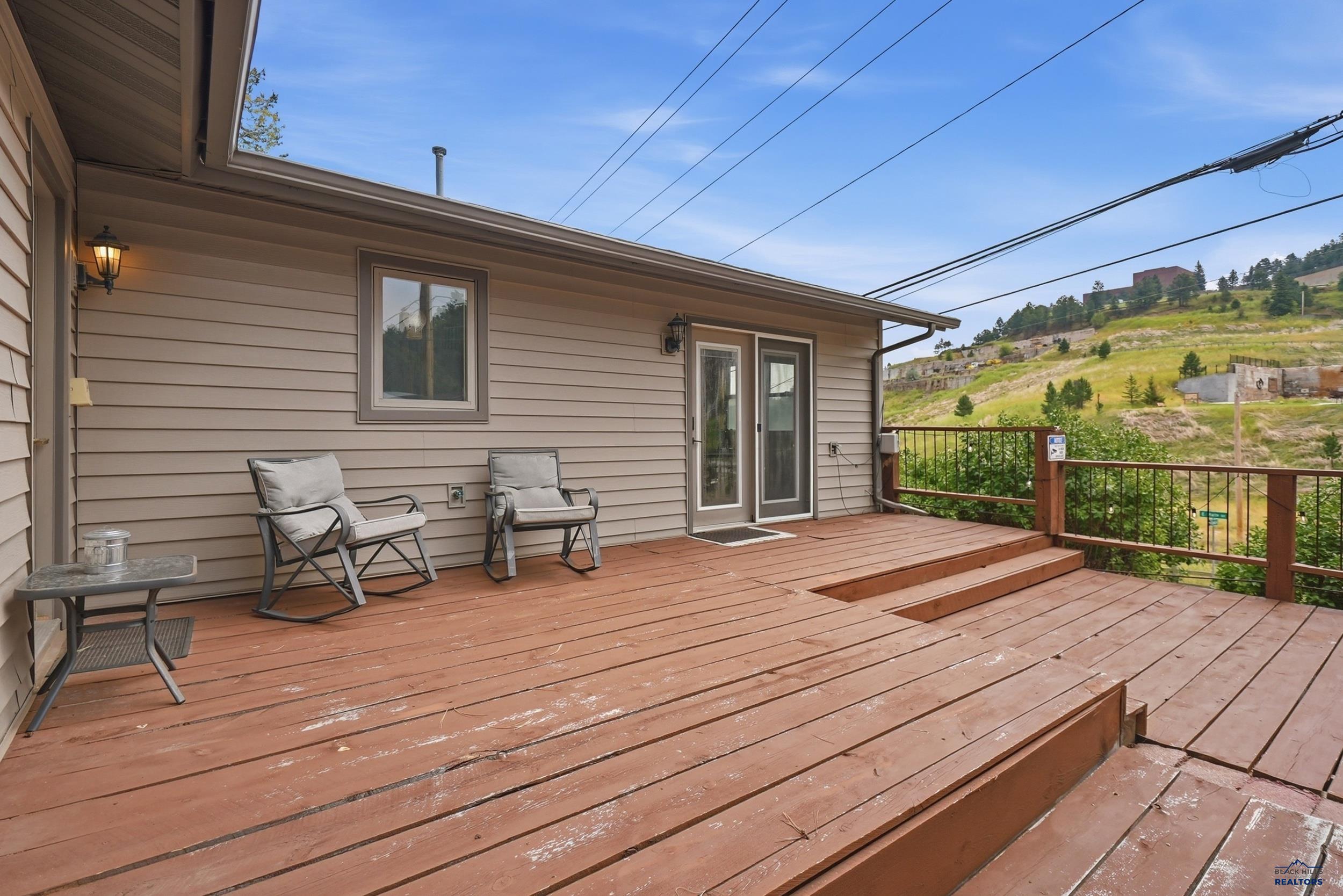 506 E MAIN ST