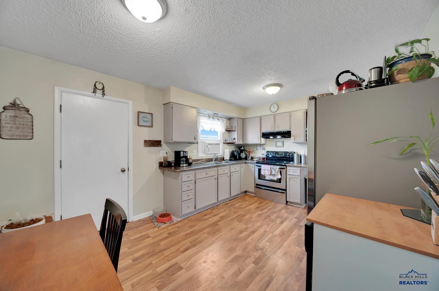 7313 KAY DR