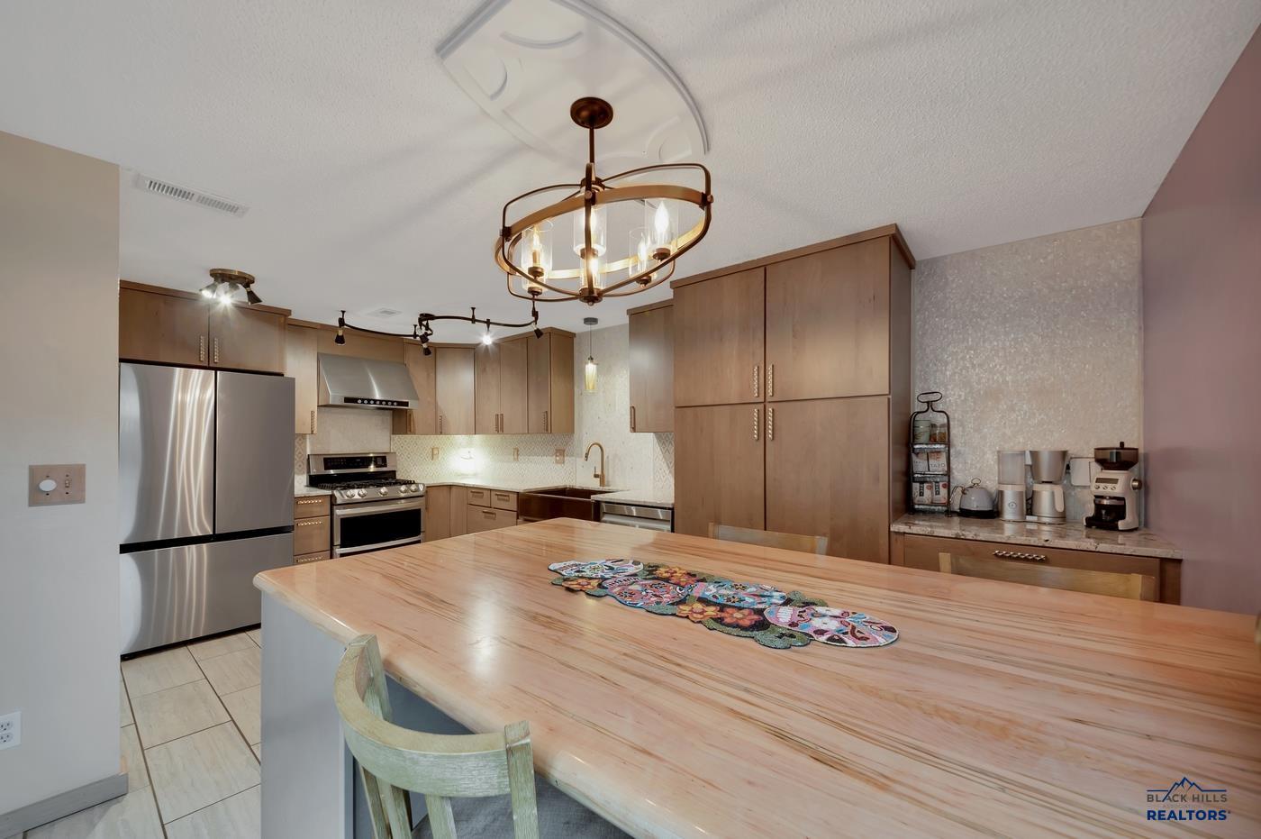 4828 WHISPERING PINES DR