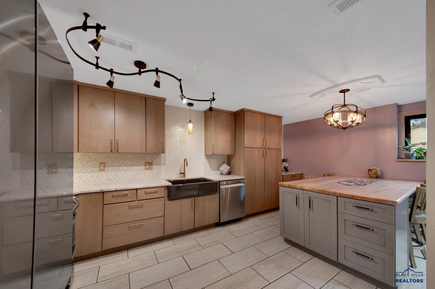 4828 WHISPERING PINES DR