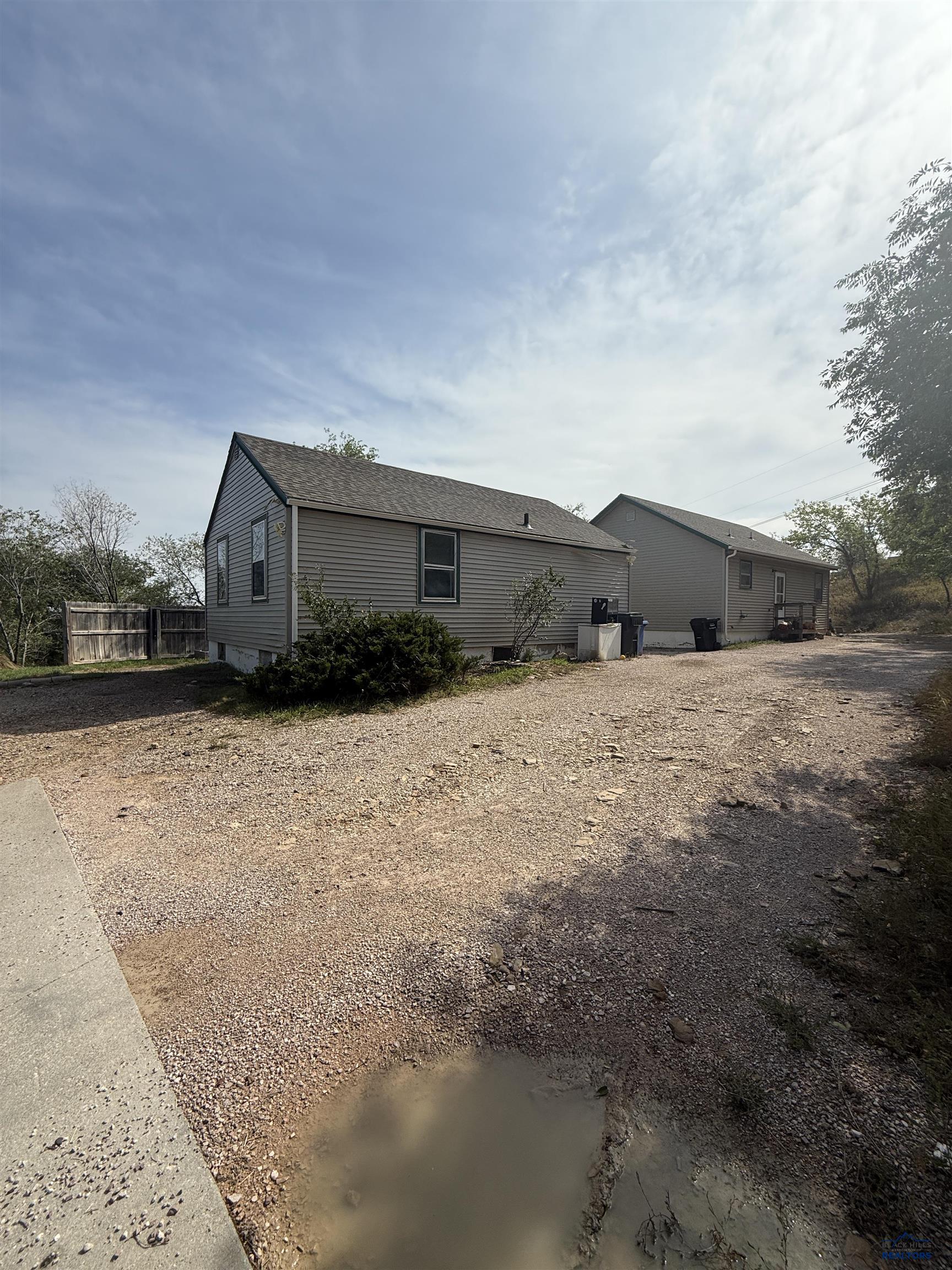 1235 HILL ST