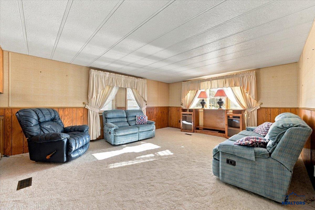 121 GRANDVIEW DR