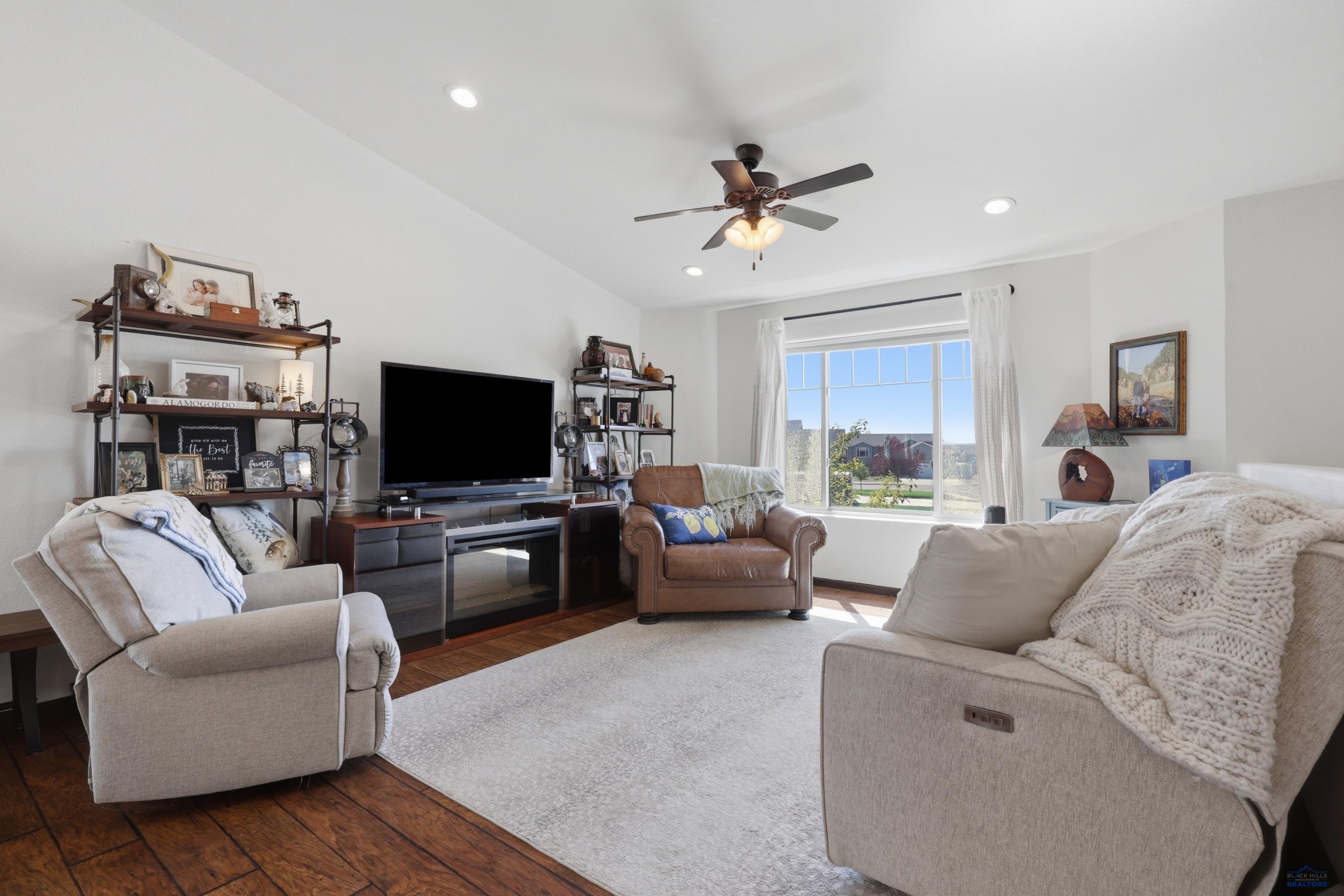 826 DIRK CT