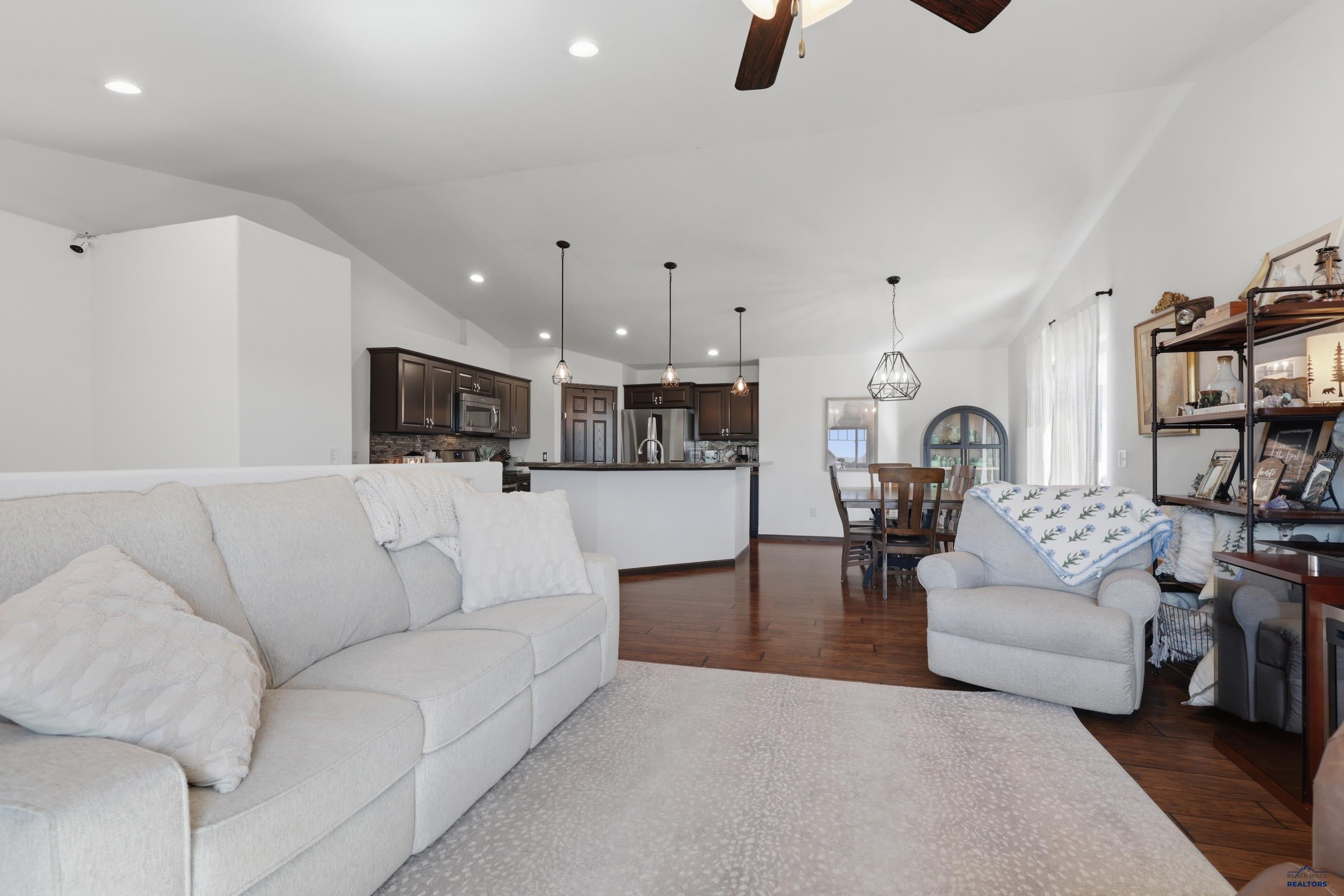 826 DIRK CT