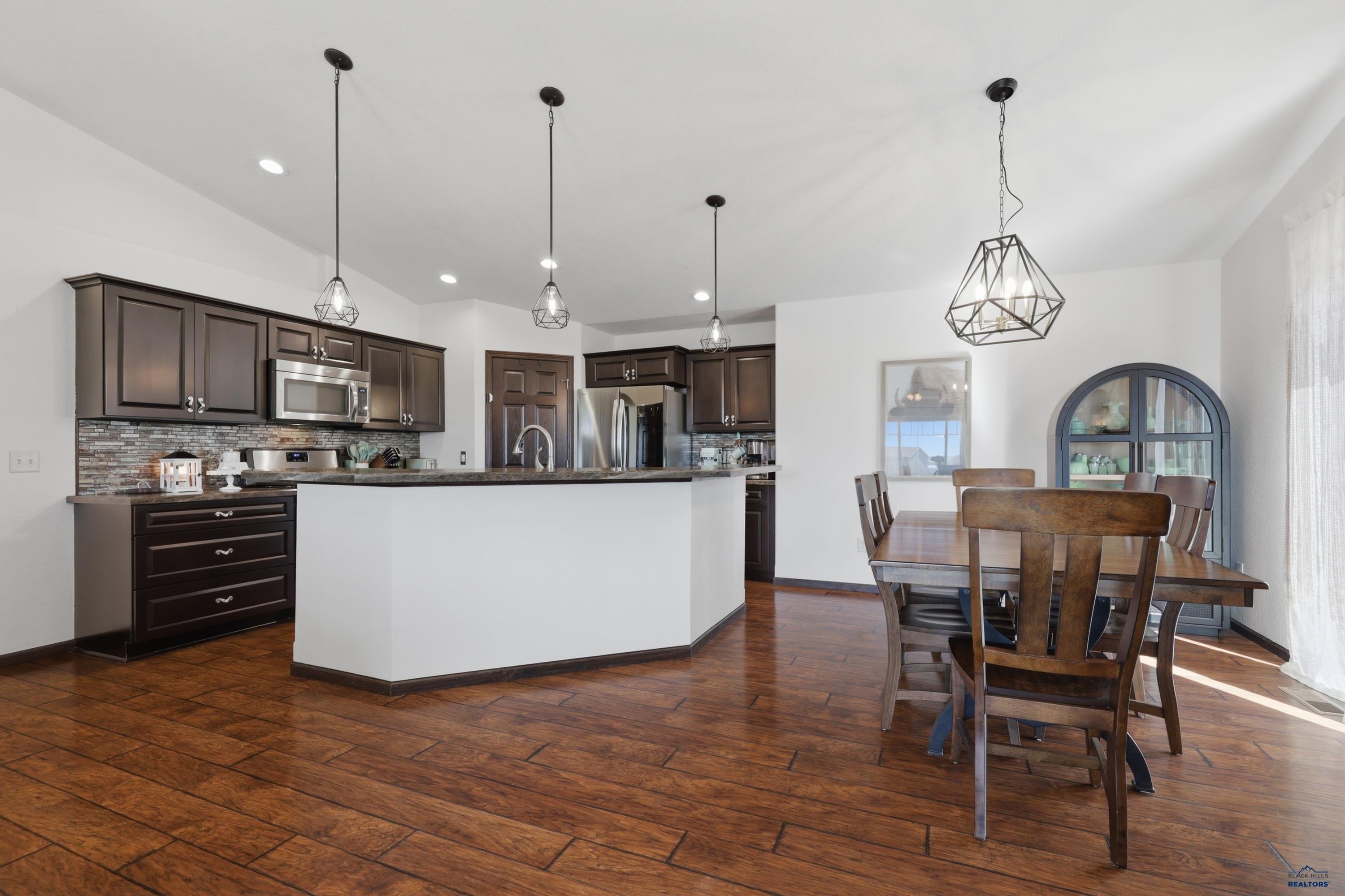 826 DIRK CT