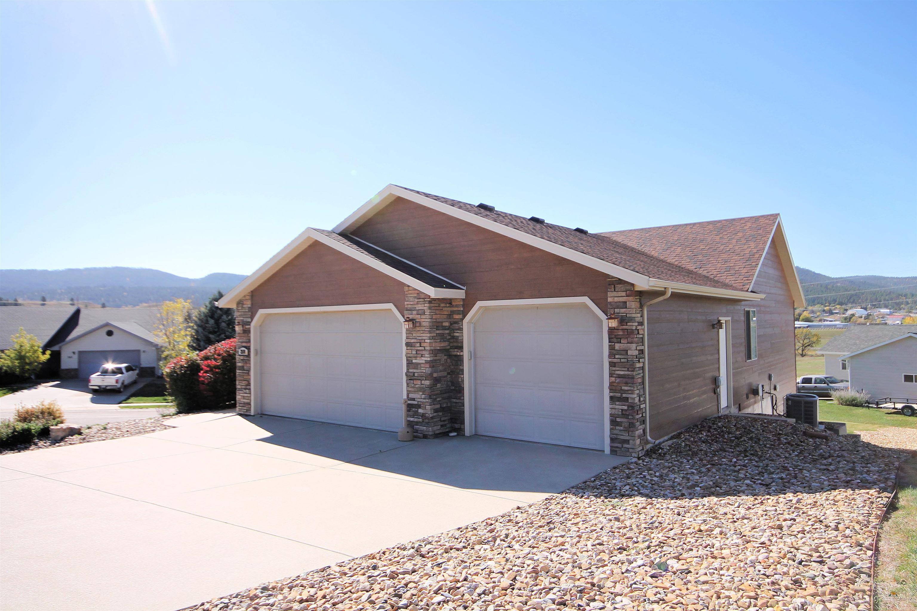 2591 BELAIR DR