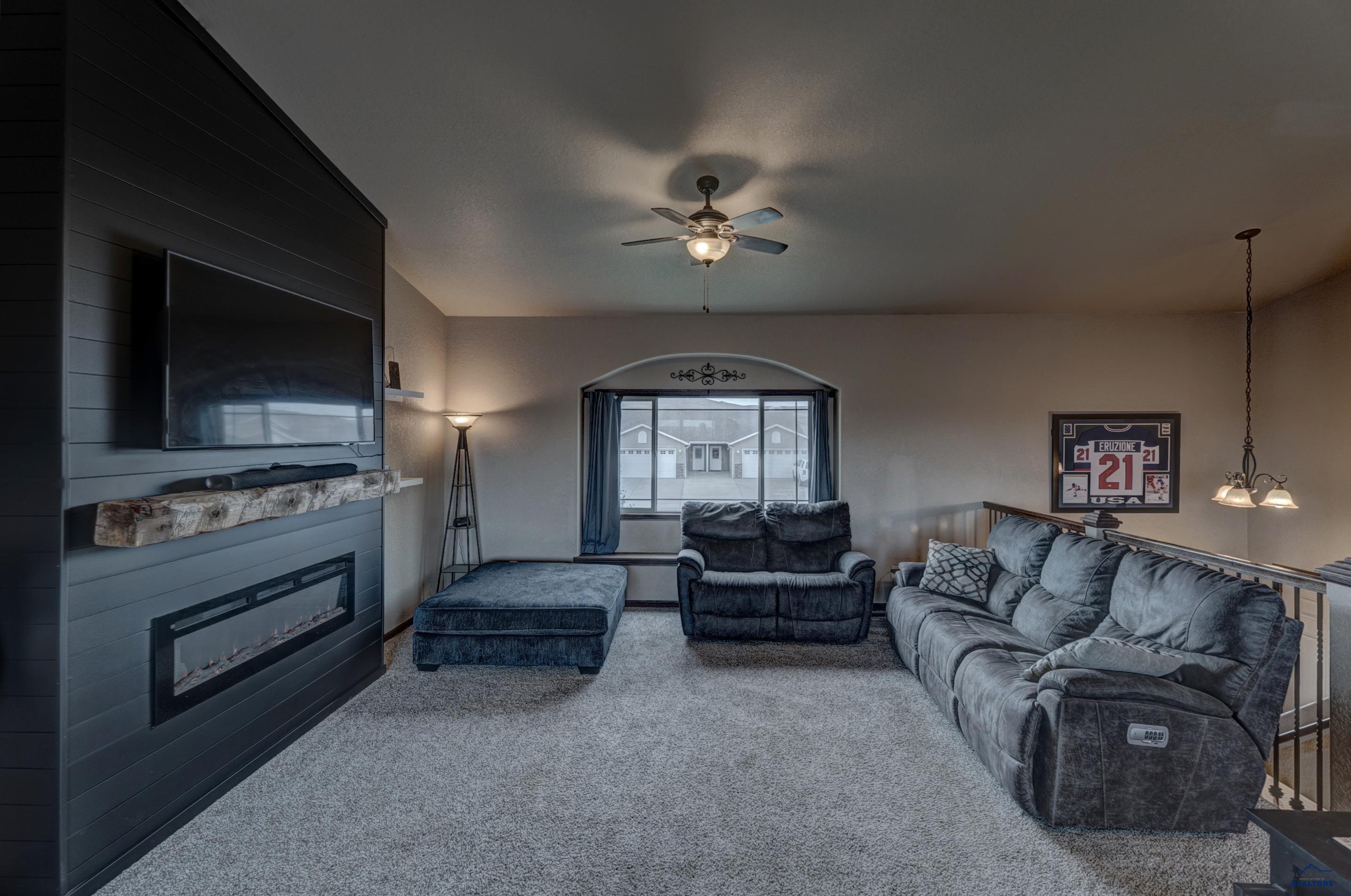 360 EDELWEISS LN