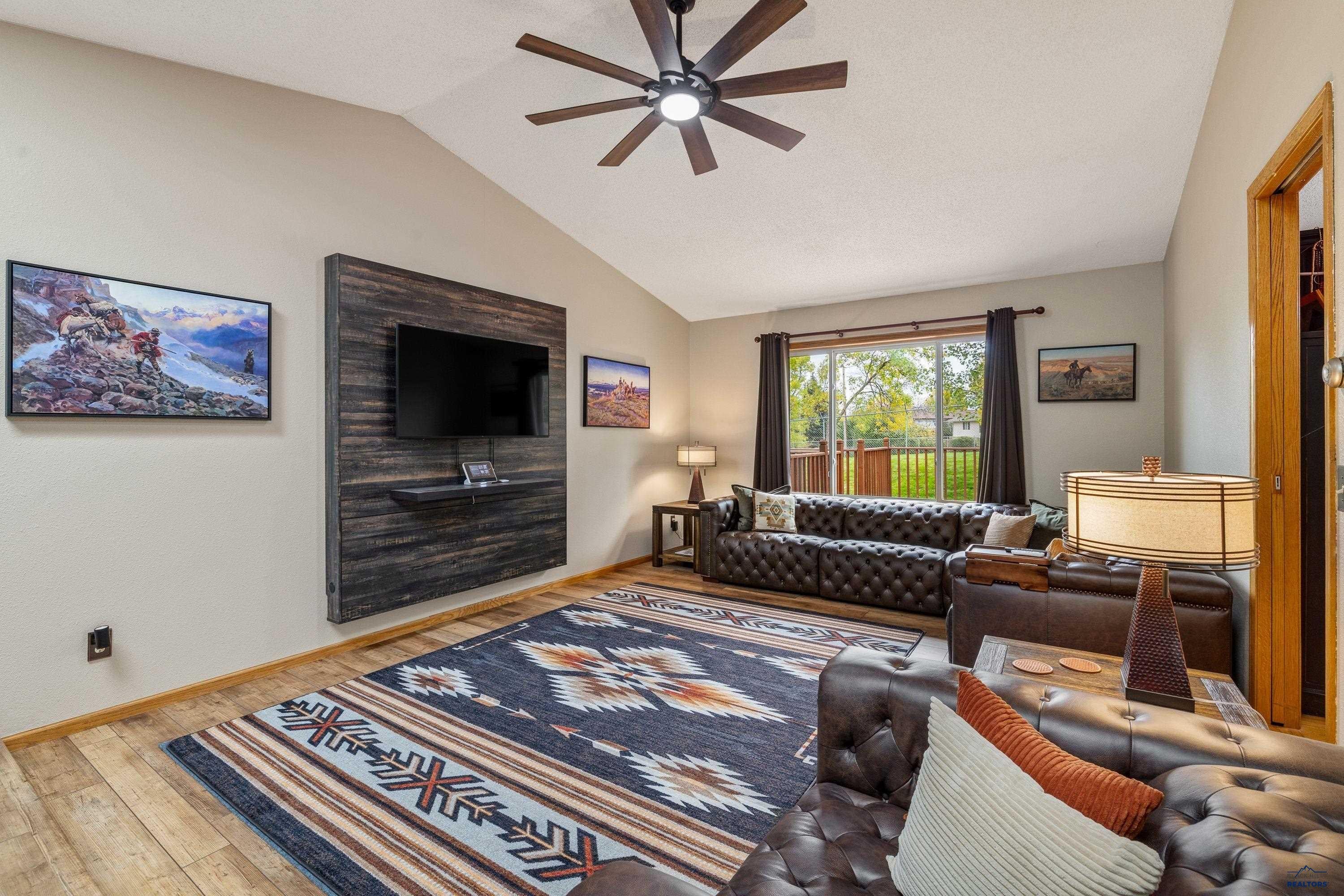 4701 EDGEWOOD DR