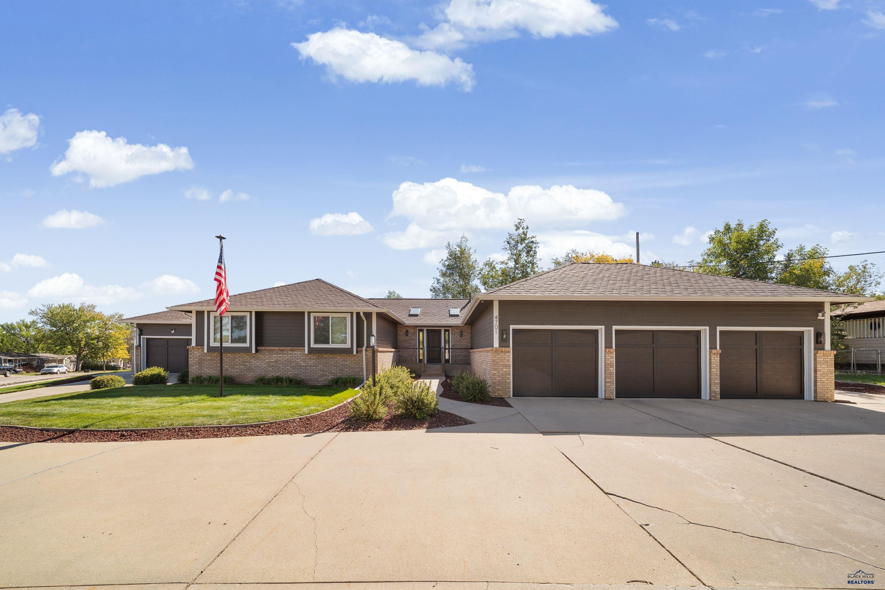 4701 EDGEWOOD DR