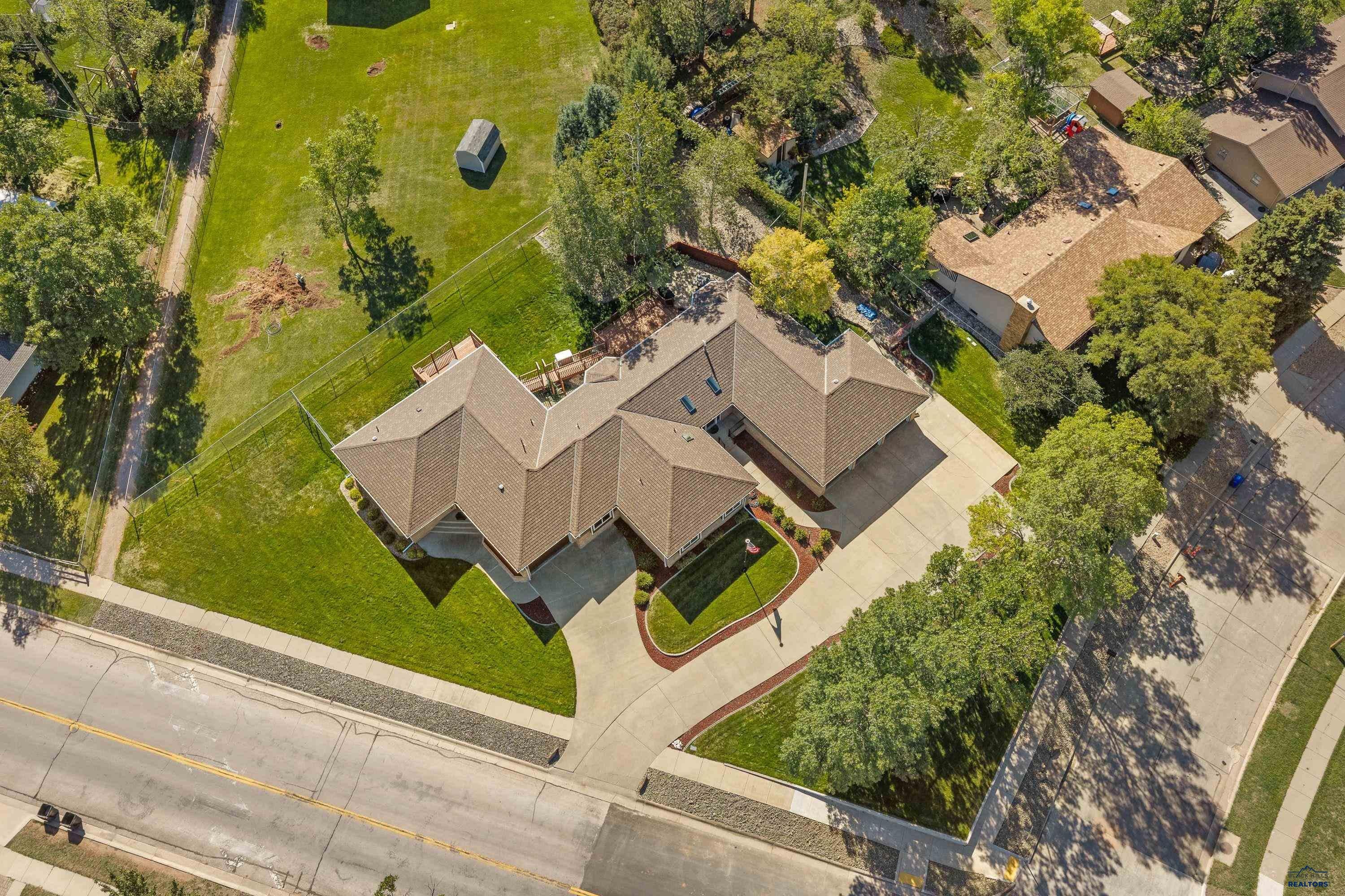 4701 EDGEWOOD DR
