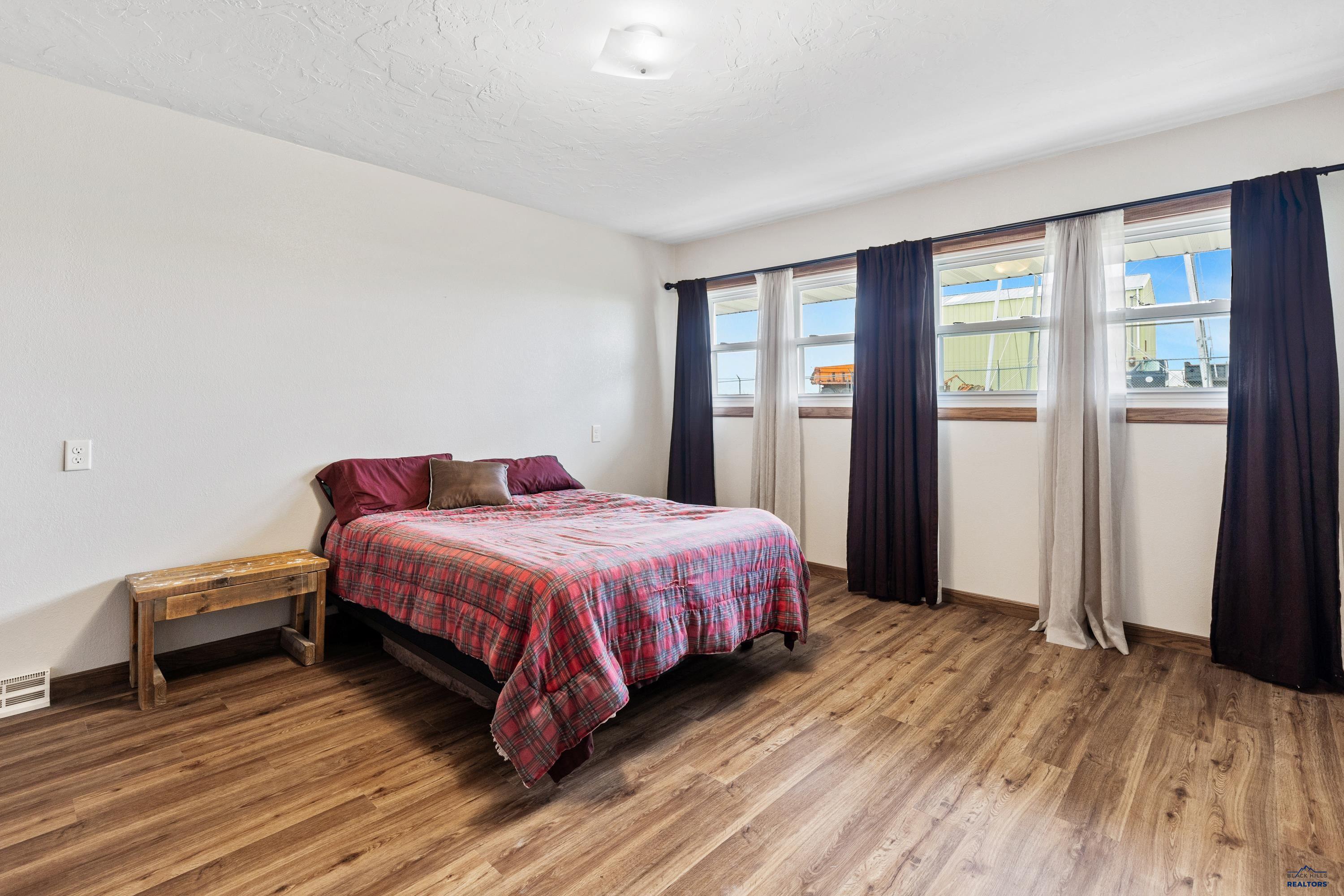 New Underwood, South Dakota 57761, United States, 4 Bedrooms Bedrooms, ,2 BathroomsBathrooms,Residential,Contingent,54678